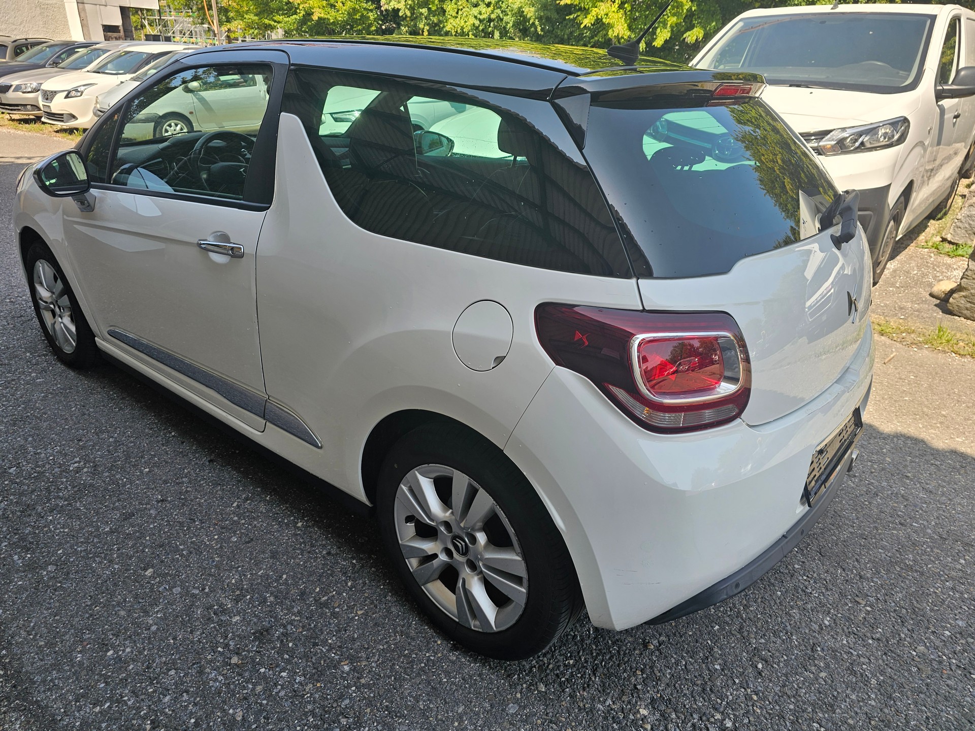DS AUTOMOBILES DS 3 1.2 PureTech SO Chic EAT-image-3