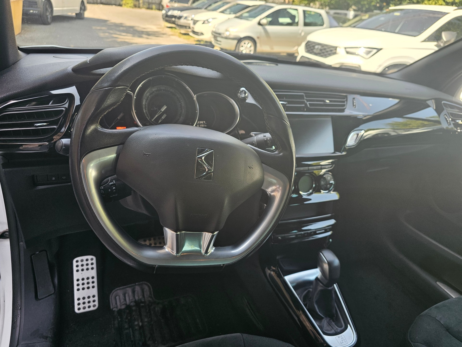 DS AUTOMOBILES DS 3 1.2 PureTech SO Chic EAT-image-7