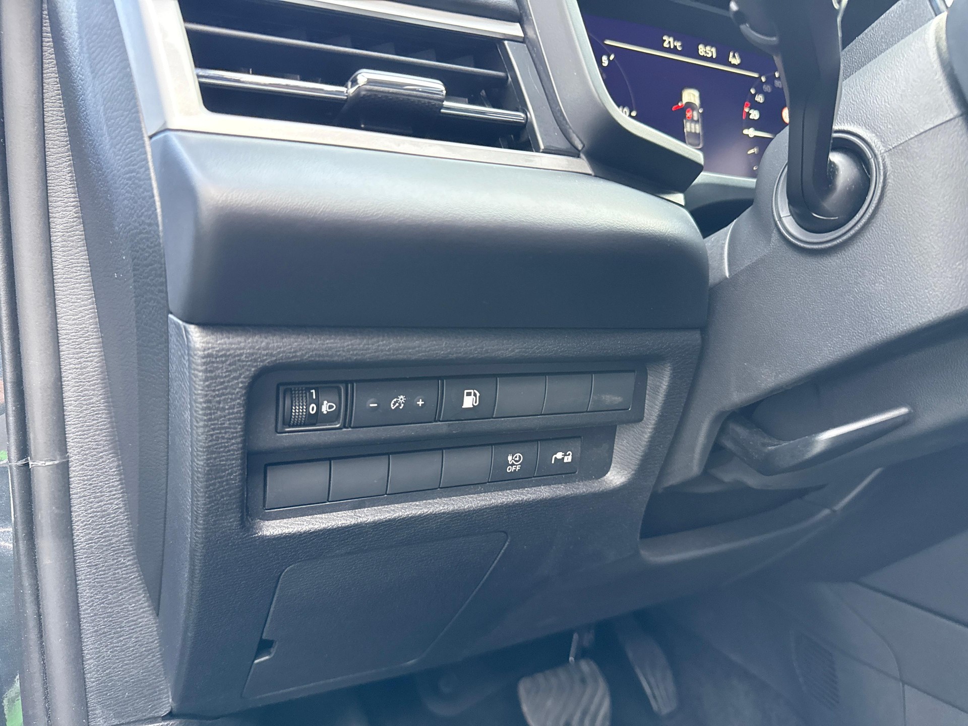 MITSUBISHI Outlander 2.4 PHEV Invite 4x4-image-16