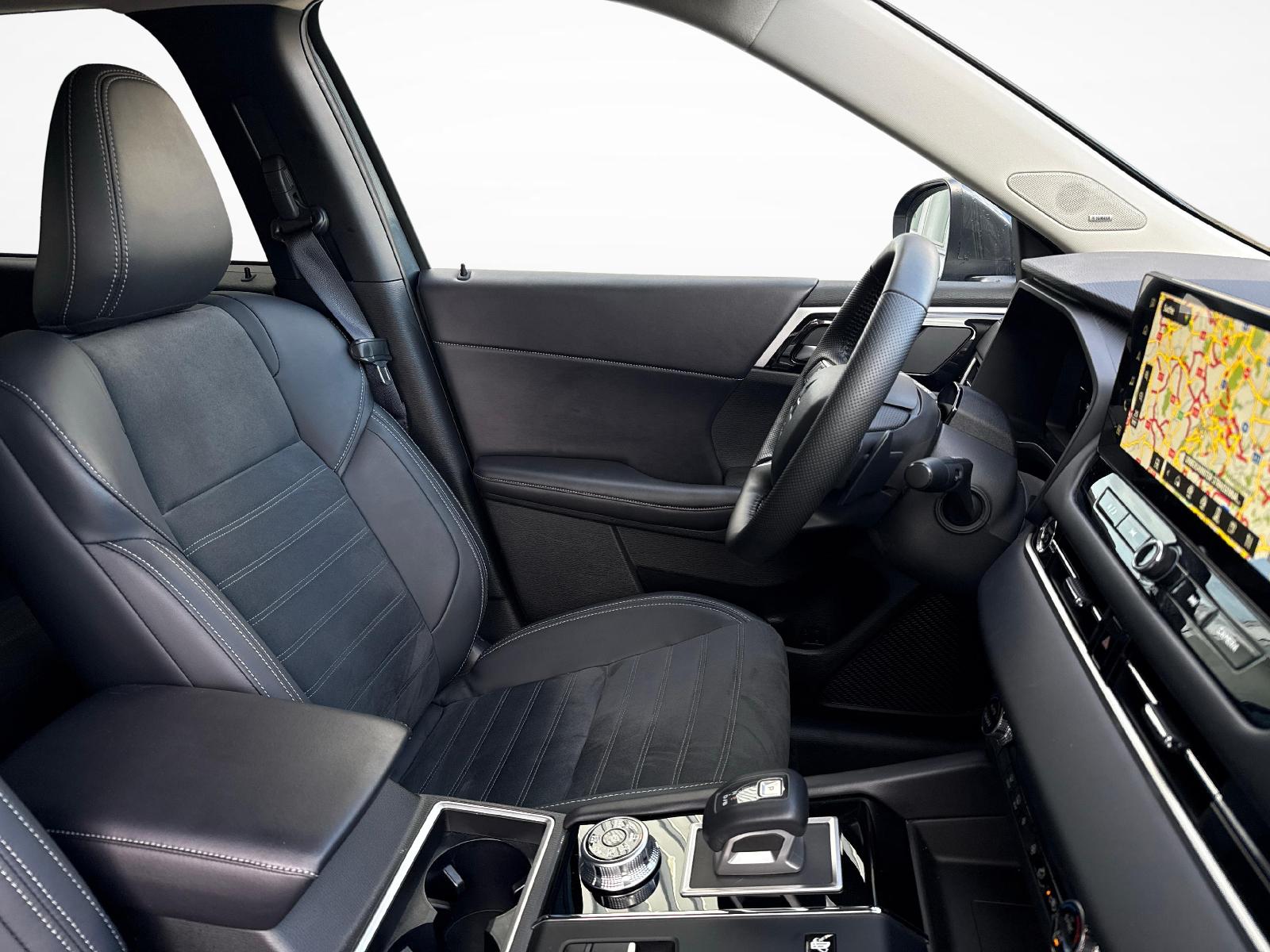 MITSUBISHI Outlander 2.4 PHEV Invite 4x4-image-9