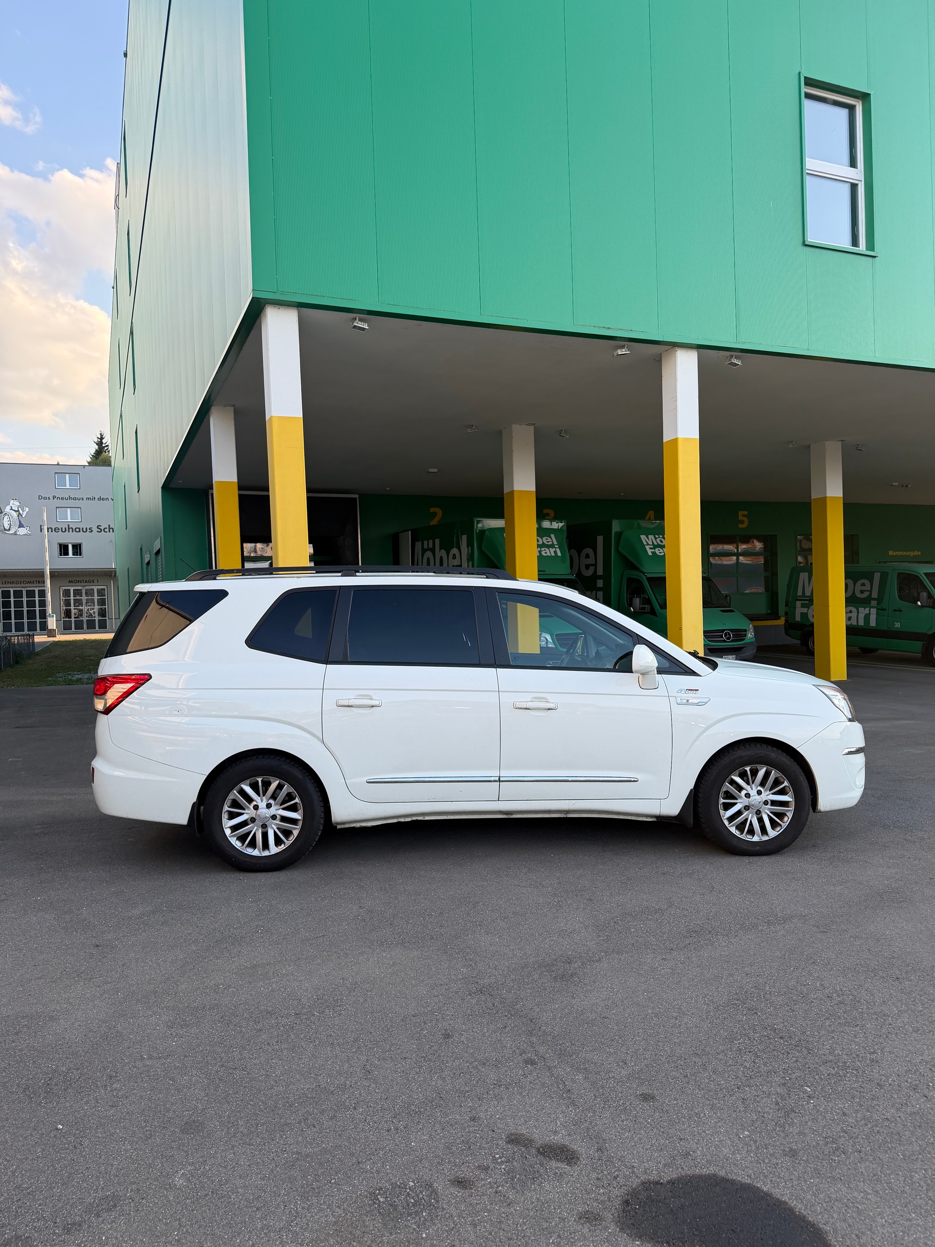 KGM-SsangYong Rodius SV200 e-XDi Sapphire 4WD E-Tronic-image-7