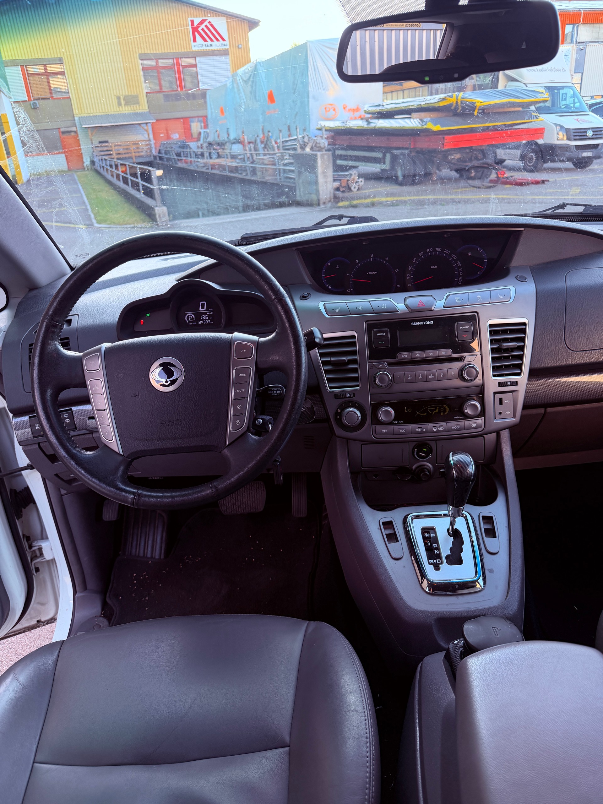 KGM-SsangYong Rodius SV200 e-XDi Sapphire 4WD E-Tronic-image-9