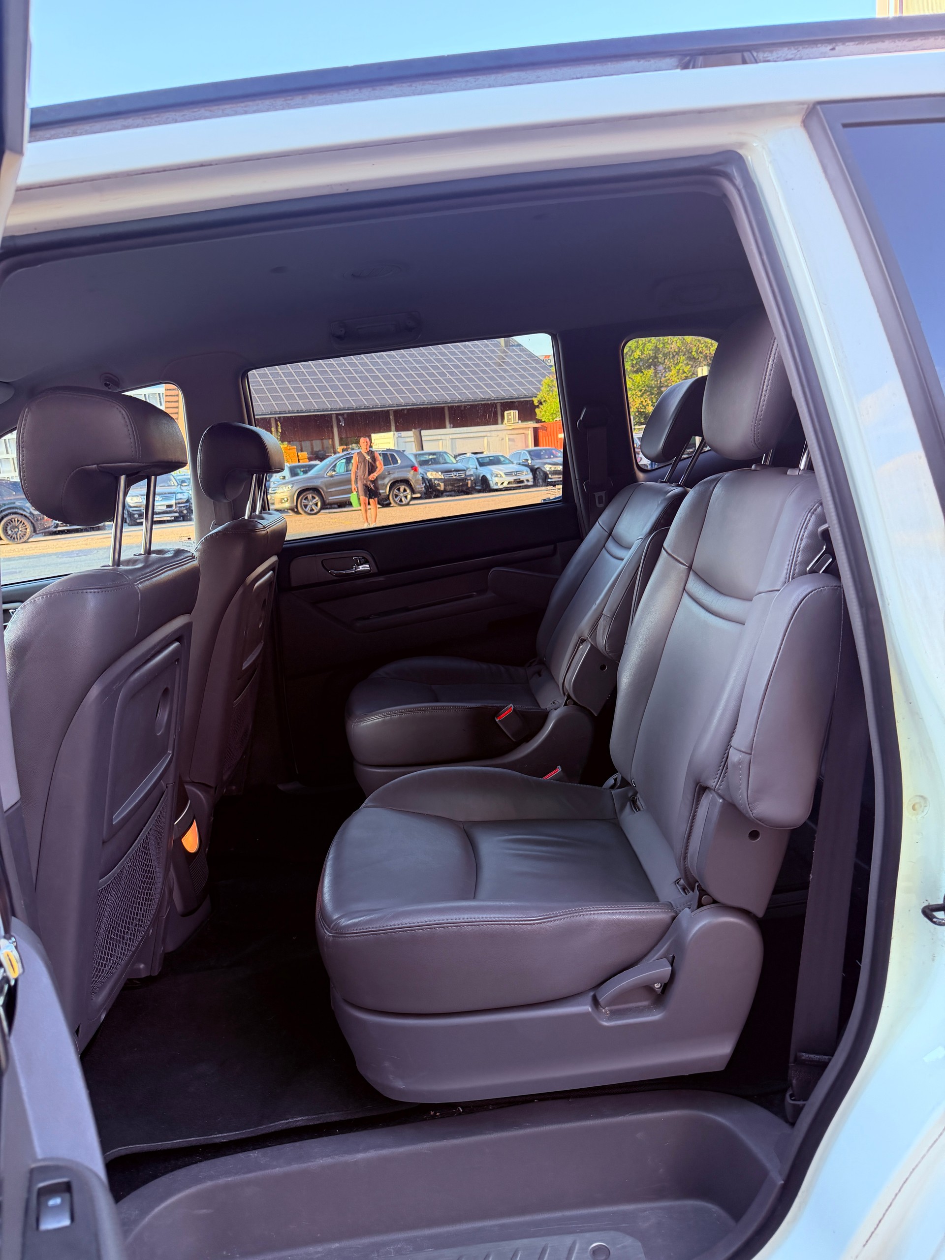 KGM-SsangYong Rodius SV200 e-XDi Sapphire 4WD E-Tronic-image-12