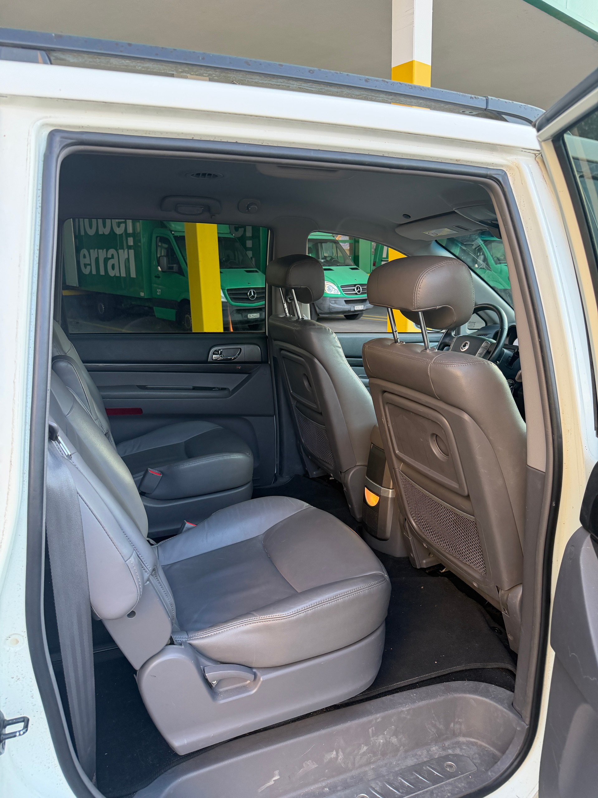 KGM-SsangYong Rodius SV200 e-XDi Sapphire 4WD E-Tronic-image-14