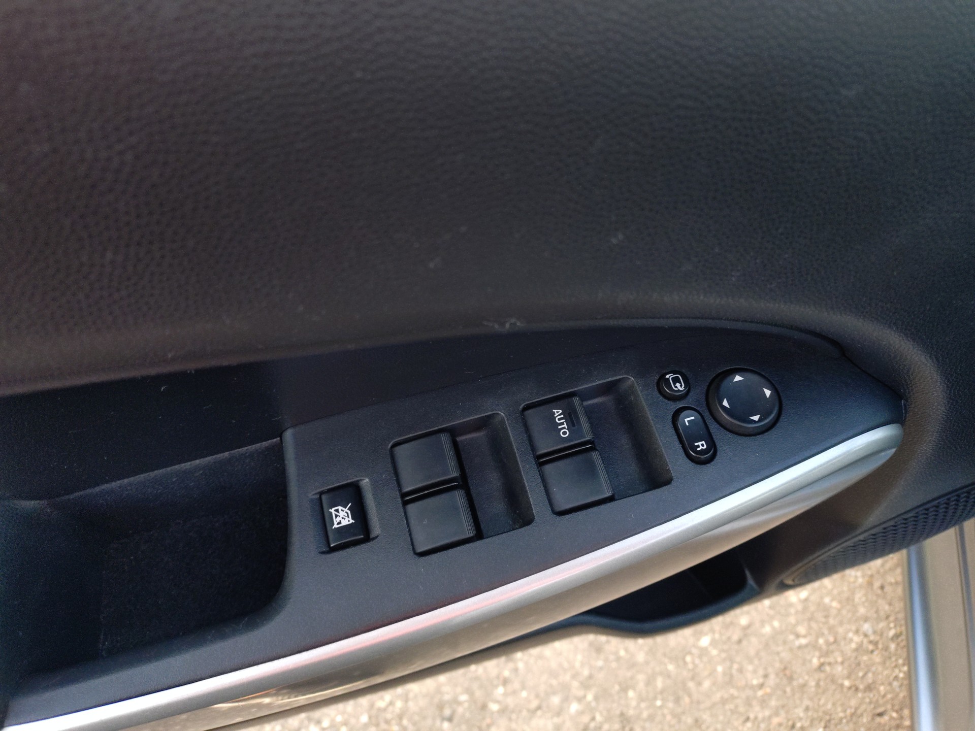 MAZDA 2 1.3i 16V Exclusive-image-10