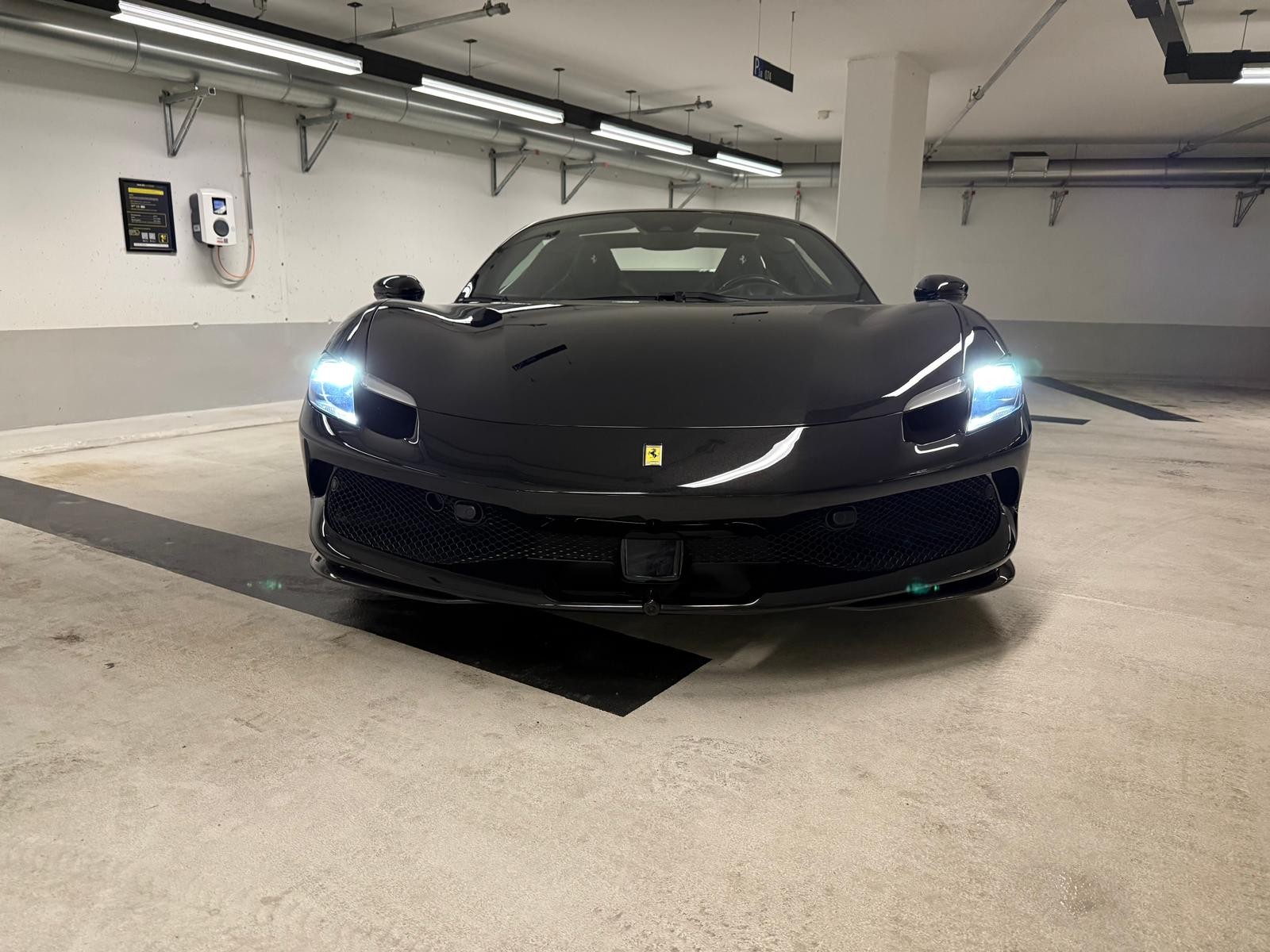 FERRARI 296 GTS Carbon INDIVIDUAL-image-1