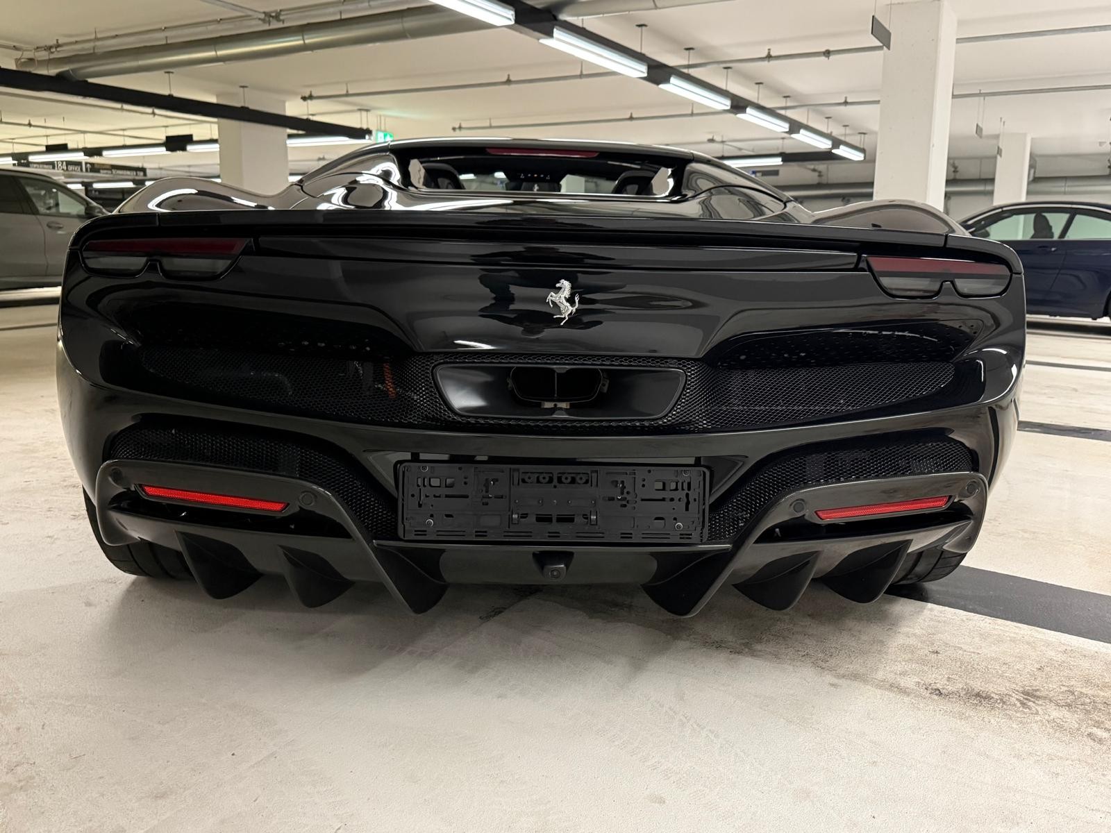 FERRARI 296 GTS Carbon INDIVIDUAL-image-4