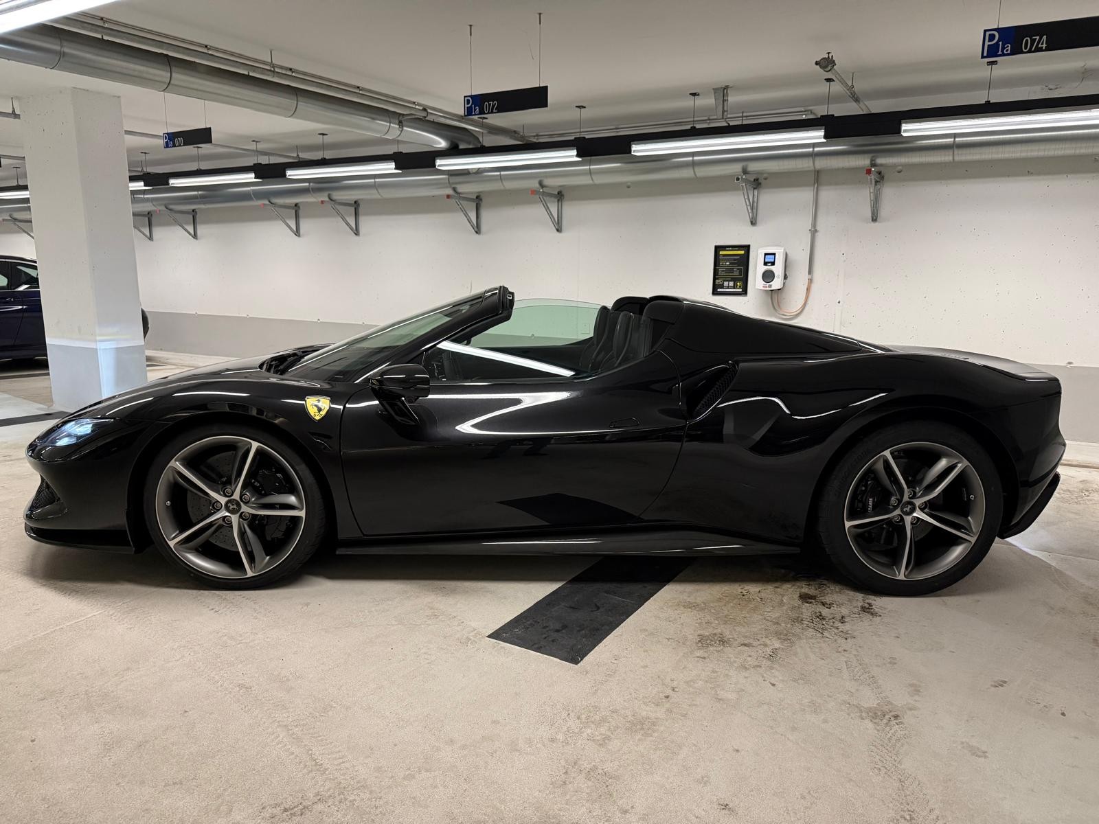 FERRARI 296 GTS Carbon INDIVIDUAL-image-2