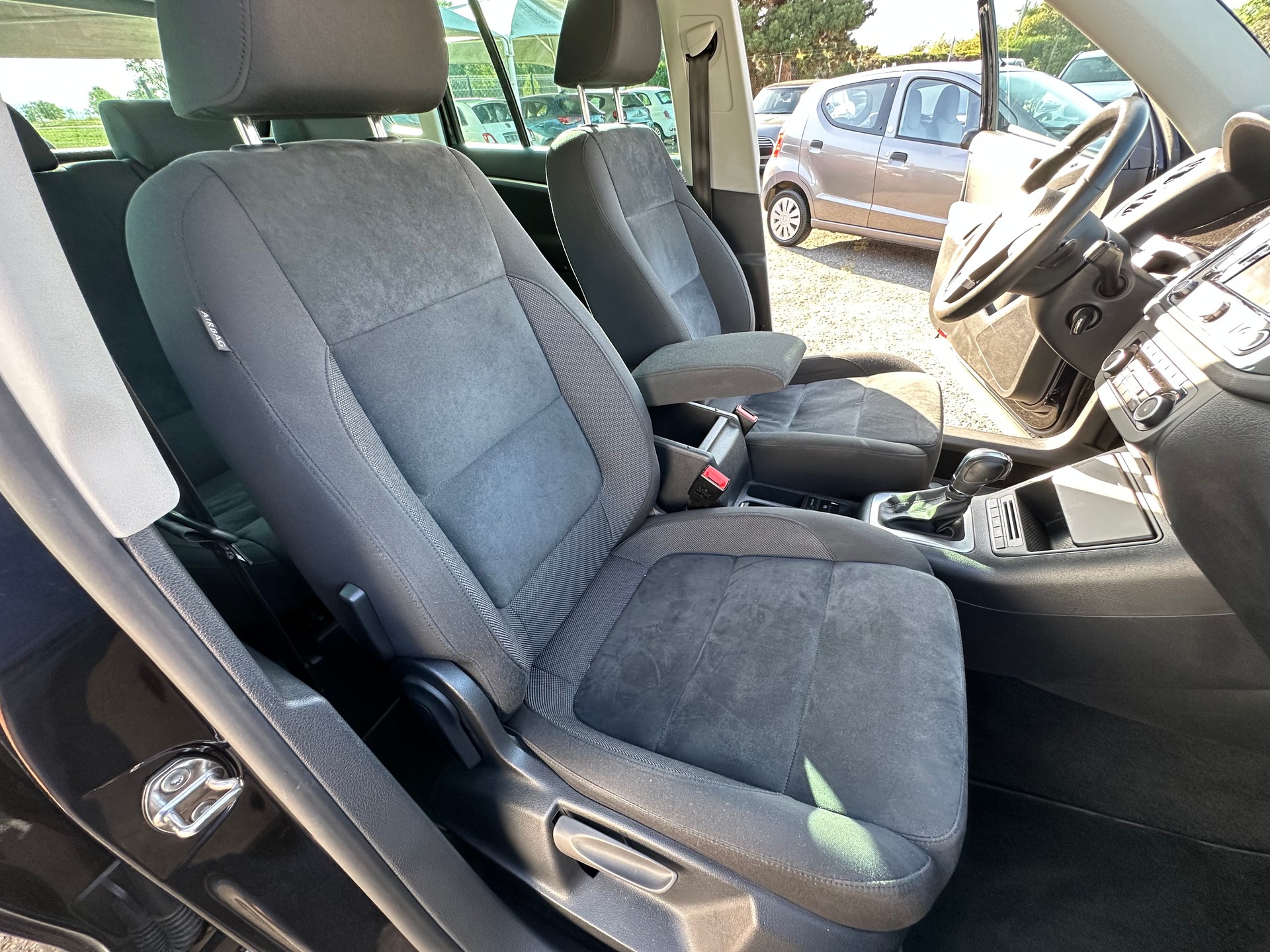 VW Tiguan 2.0 TSI Design 4Motion DSG-image-24
