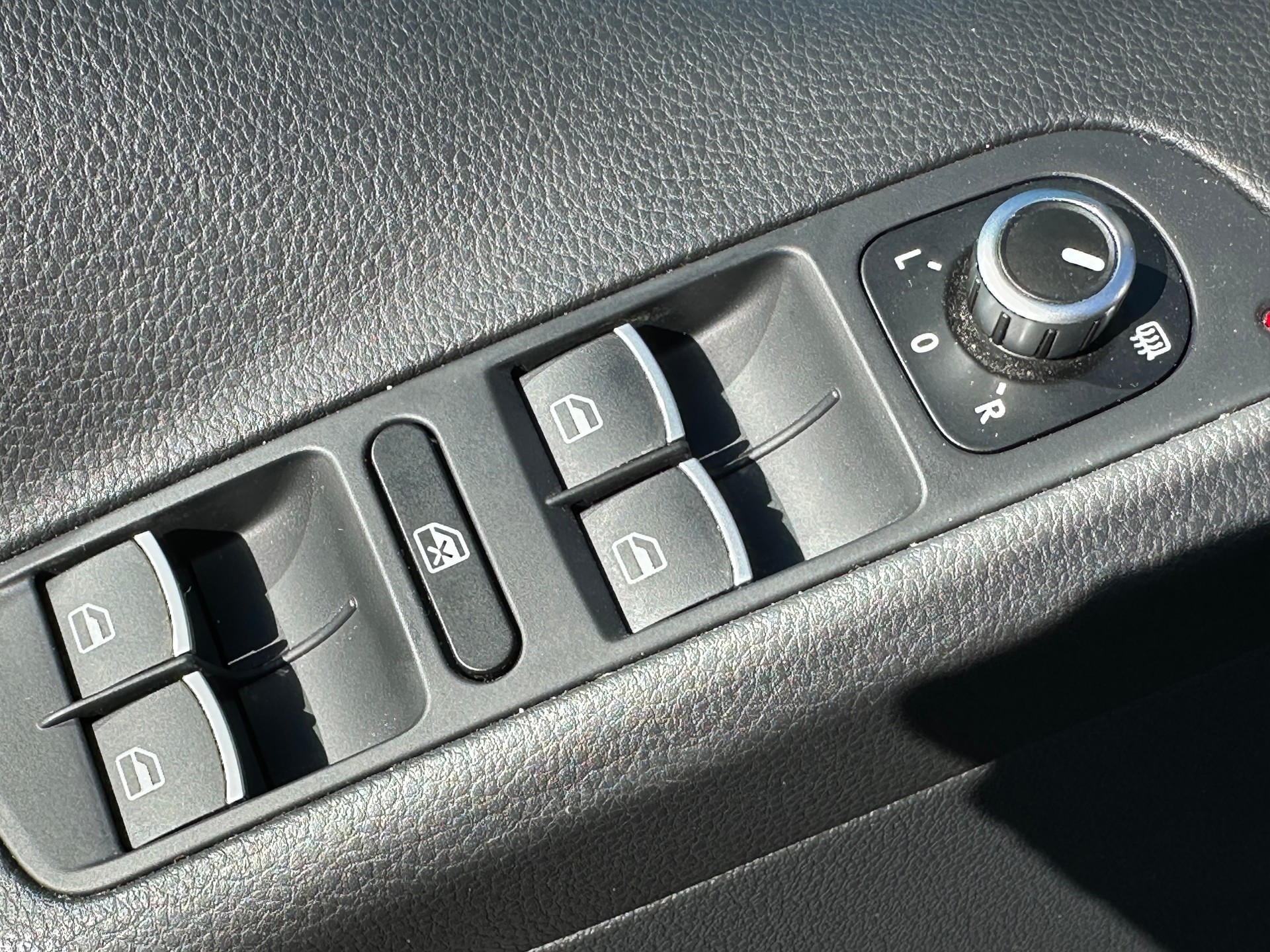 VW Tiguan 2.0 TSI Design 4Motion DSG-image-21