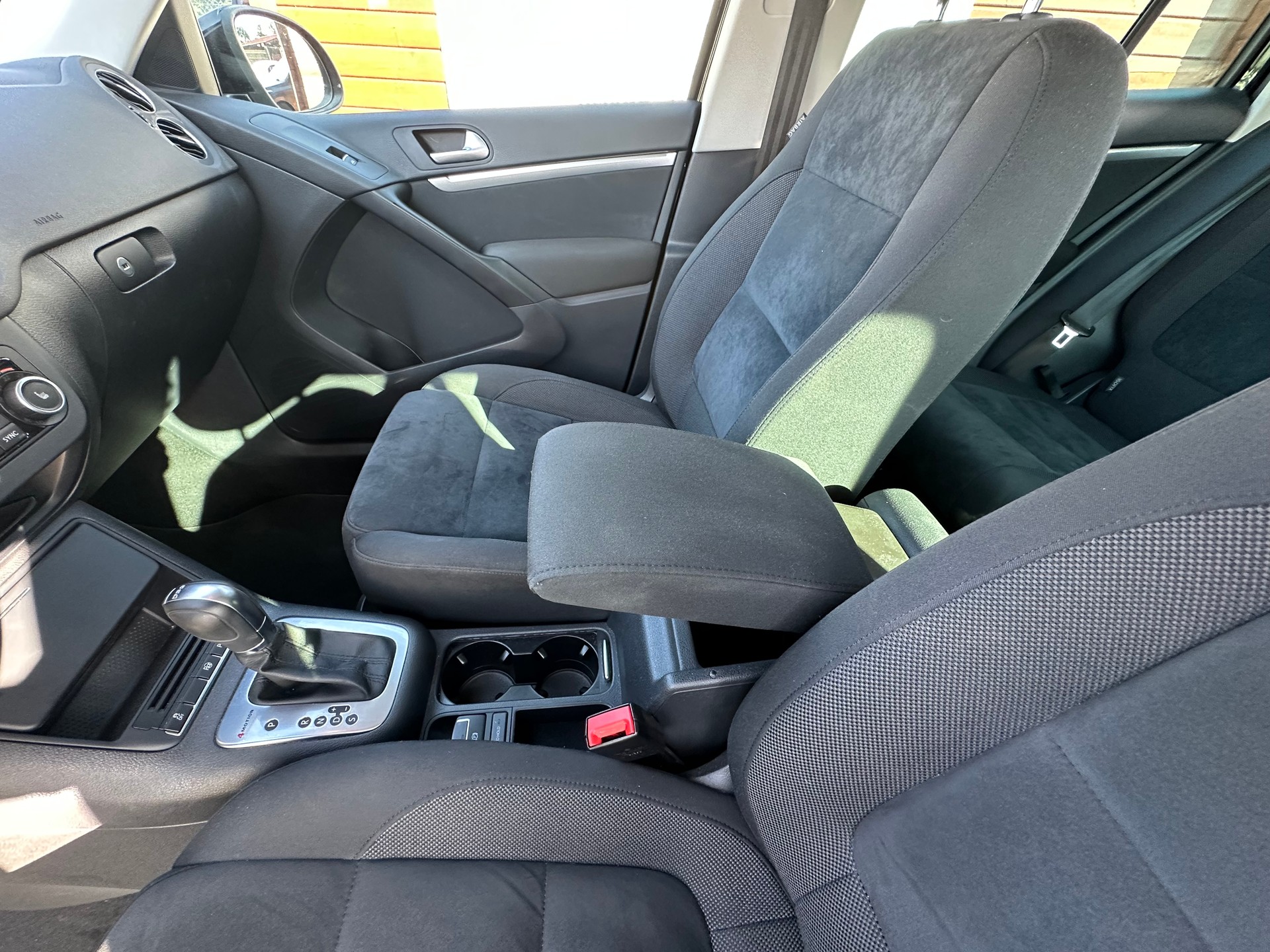 VW Tiguan 2.0 TSI Design 4Motion DSG-image-15