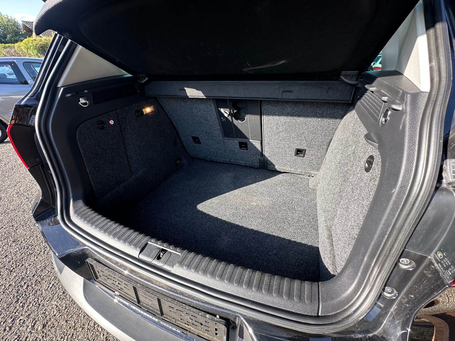 VW Tiguan 2.0 TSI Design 4Motion DSG-image-10