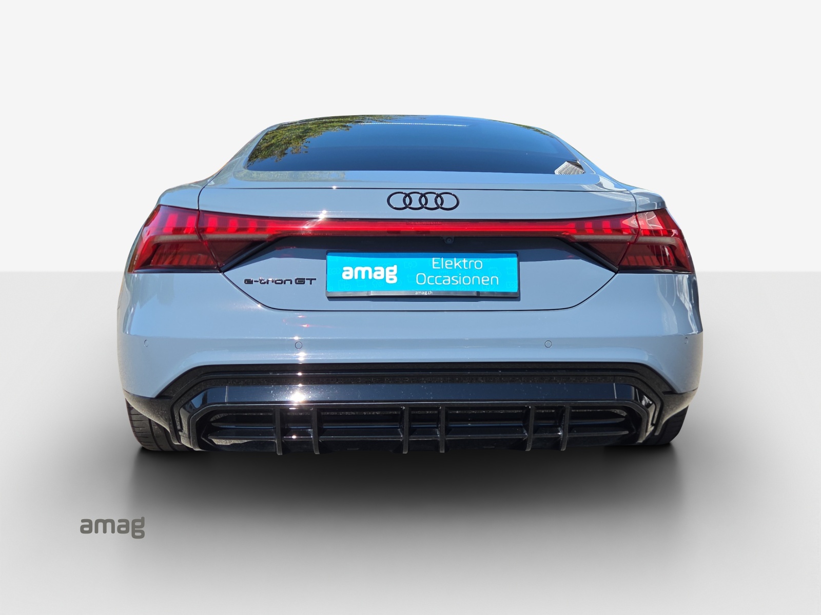 AUDI e-tron GT quattro-showroom-element-3
