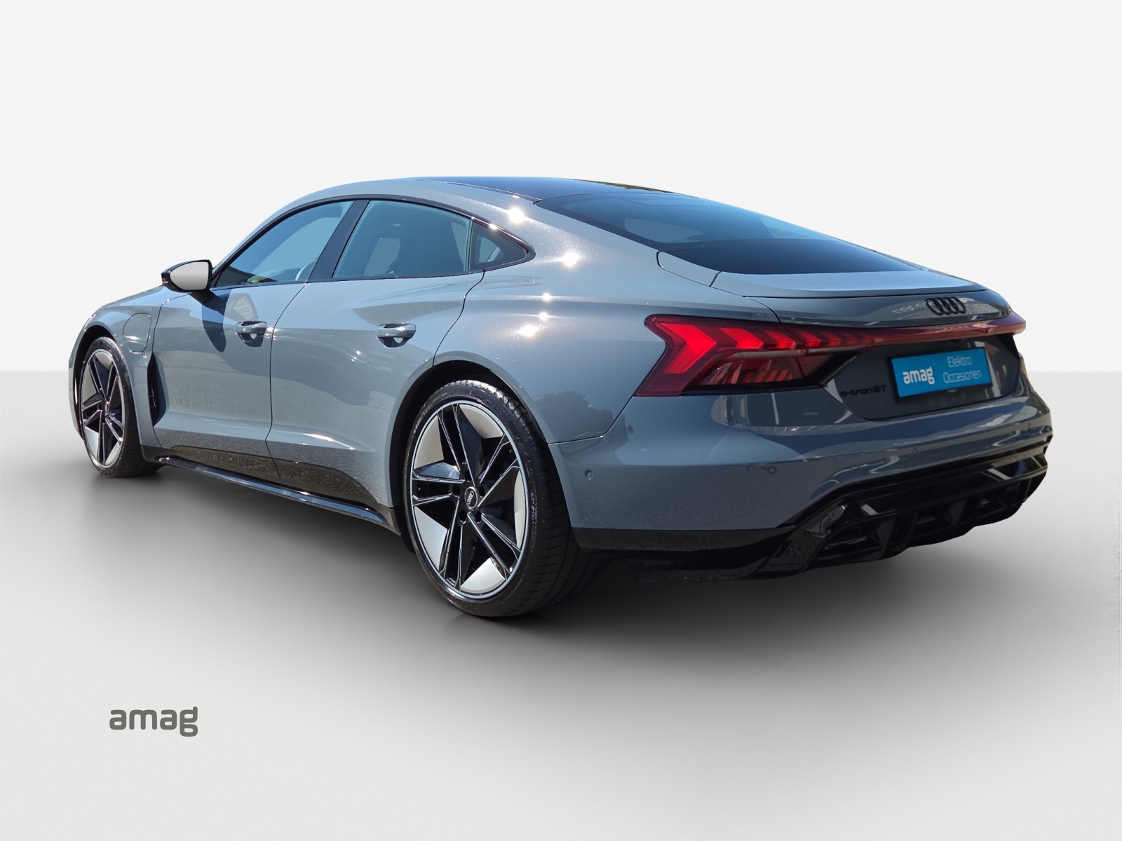 AUDI e-tron GT quattro-showroom-element-2