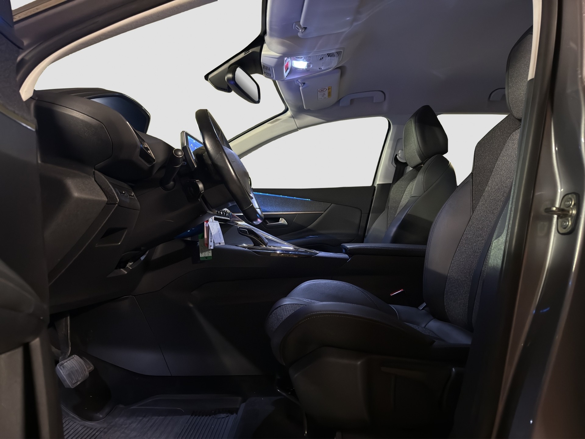 PEUGEOT 3008 1.5 BlueHDi Allure EAT ** Frisch ab MFK und Service ** CH Auto ** 1. Hand **-image-8