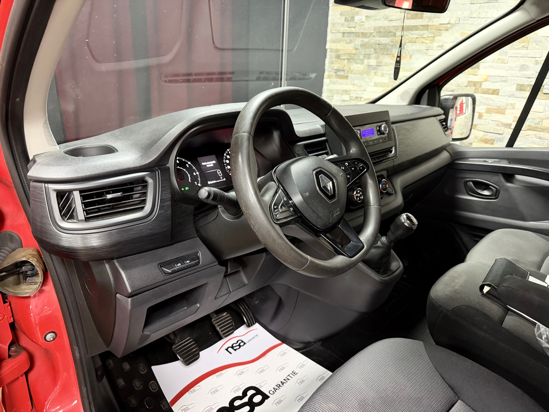 RENAULT Trafic 2.0 Blue dCi 130 Business L1H1-image-10