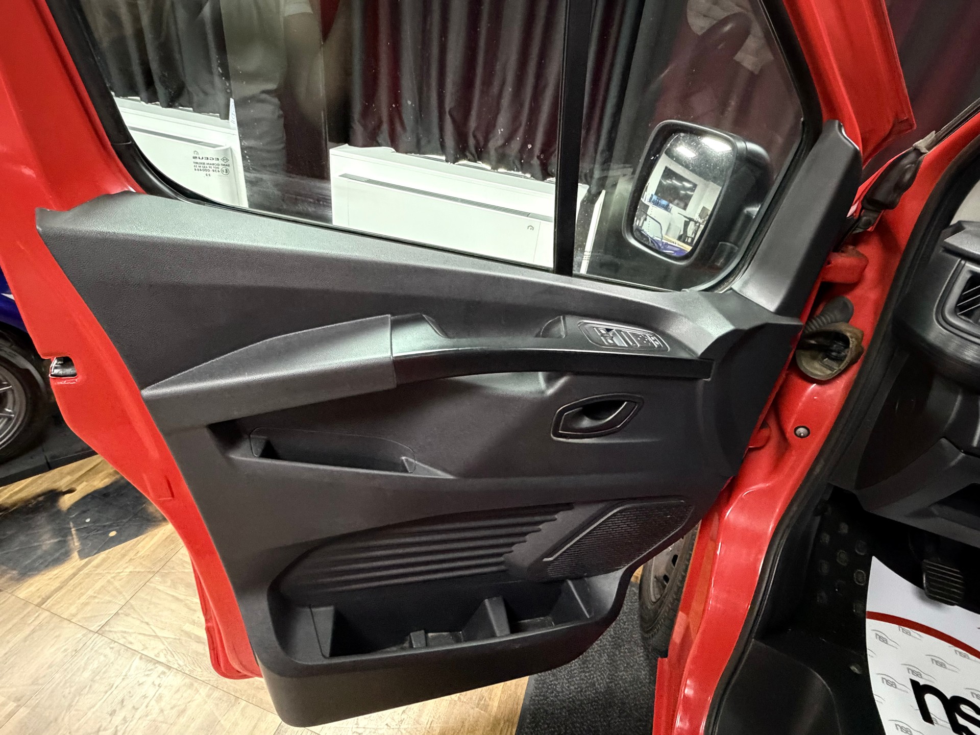 RENAULT Trafic 2.0 Blue dCi 130 Business L1H1-image-8
