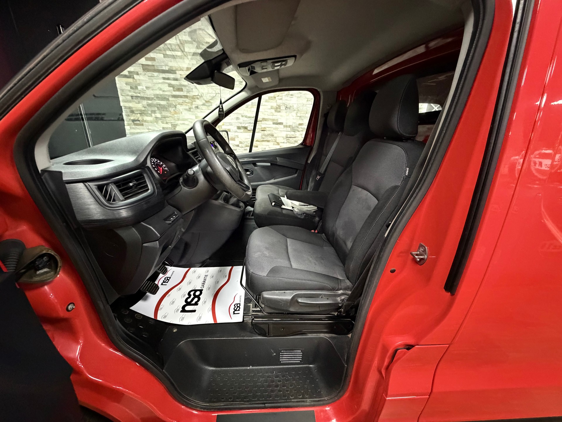 RENAULT Trafic 2.0 Blue dCi 130 Business L1H1-image-9