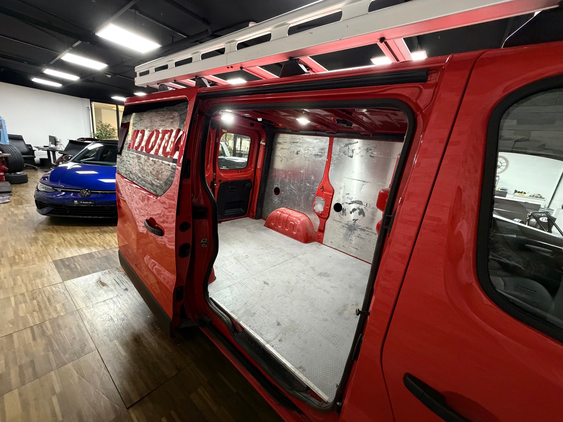 RENAULT Trafic 2.0 Blue dCi 130 Business L1H1-image-16