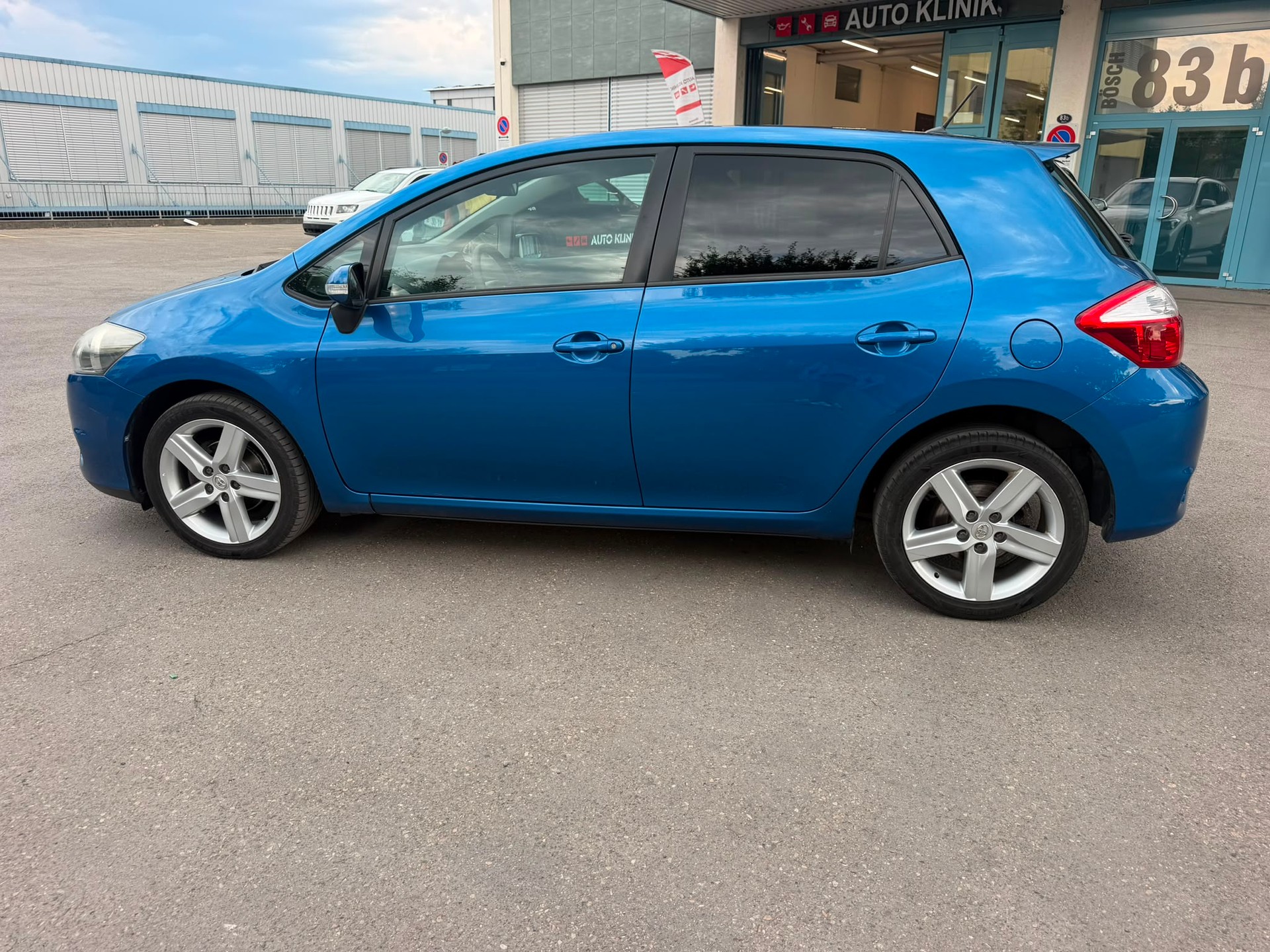TOYOTA Auris 1.8 Linea Sol-image-6