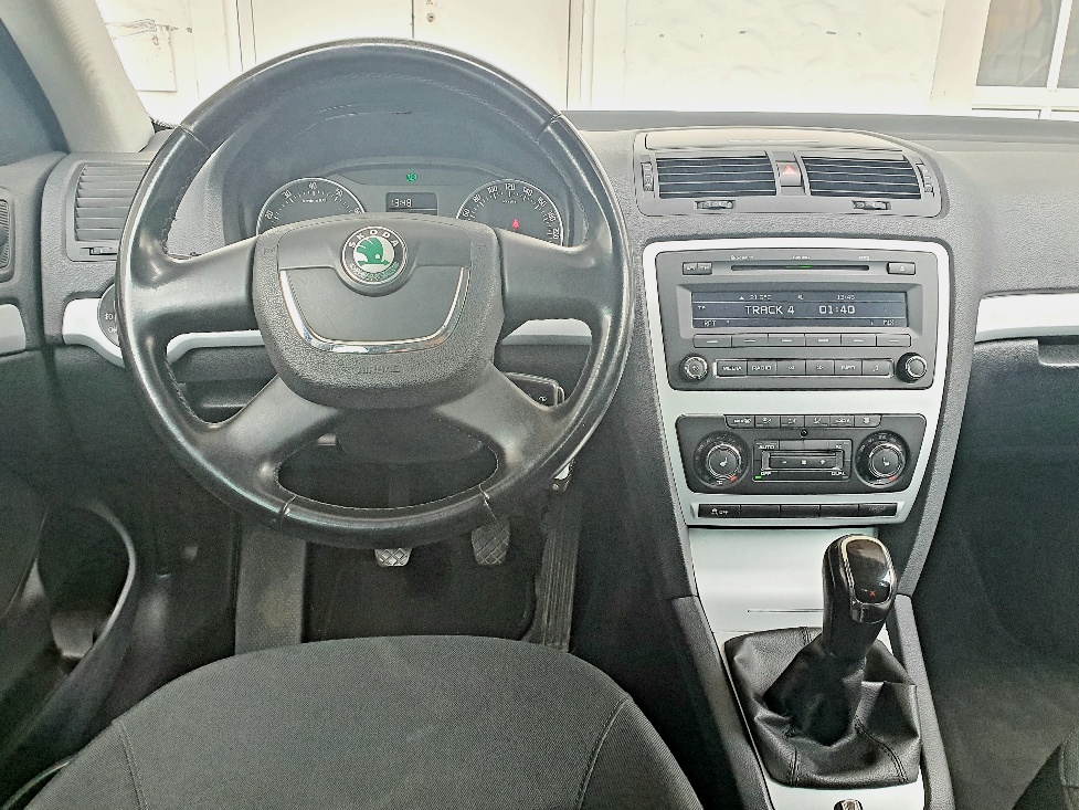 SKODA Octavia Combi 1.8 TSI Arosa 4x4-image-5