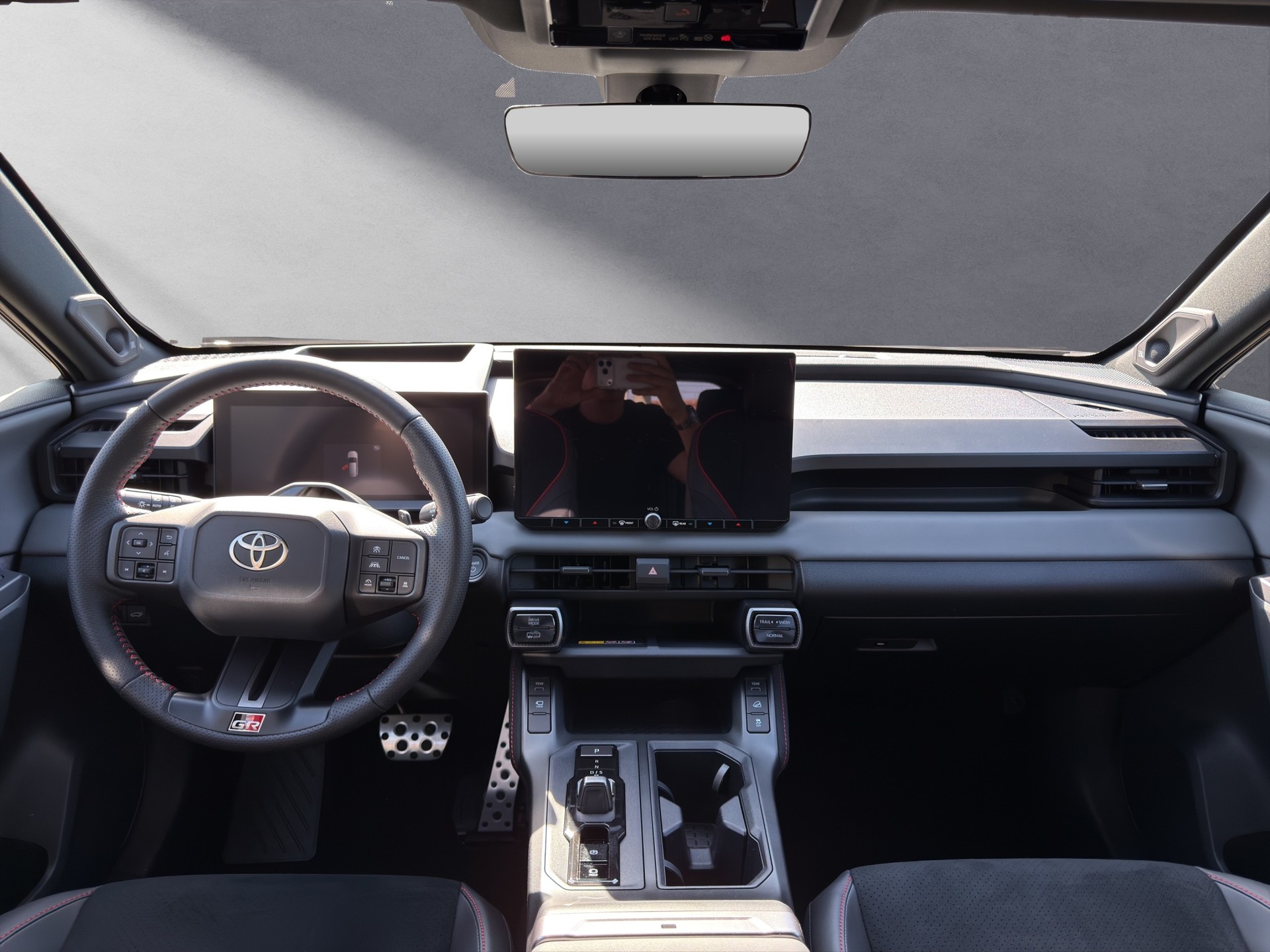 TOYOTA RAV4 2.5 Plug-In-Hybrid GR Sport-showroom-element-3