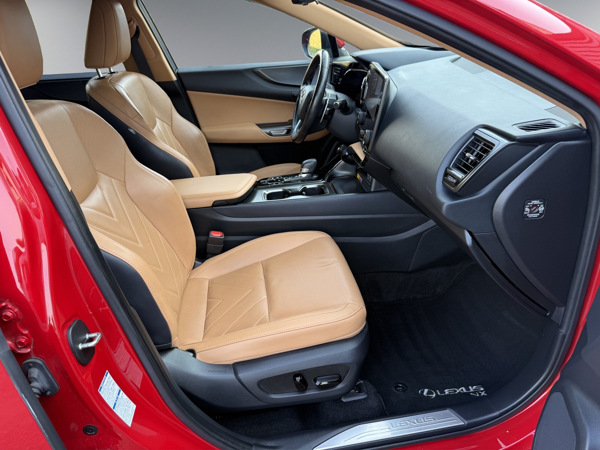 LEXUS NX 450h+ E-FOUR Excellence-image-8