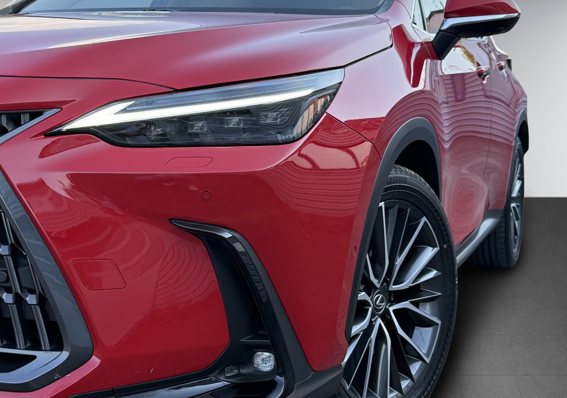 LEXUS NX 450h+ E-FOUR Excellence-image-1