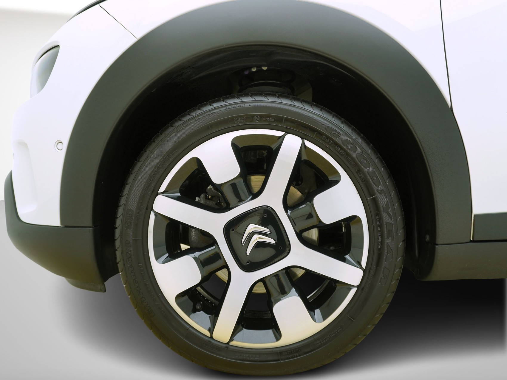 CITROEN C4 Cactus 1.2 PureTech Shine-image-6