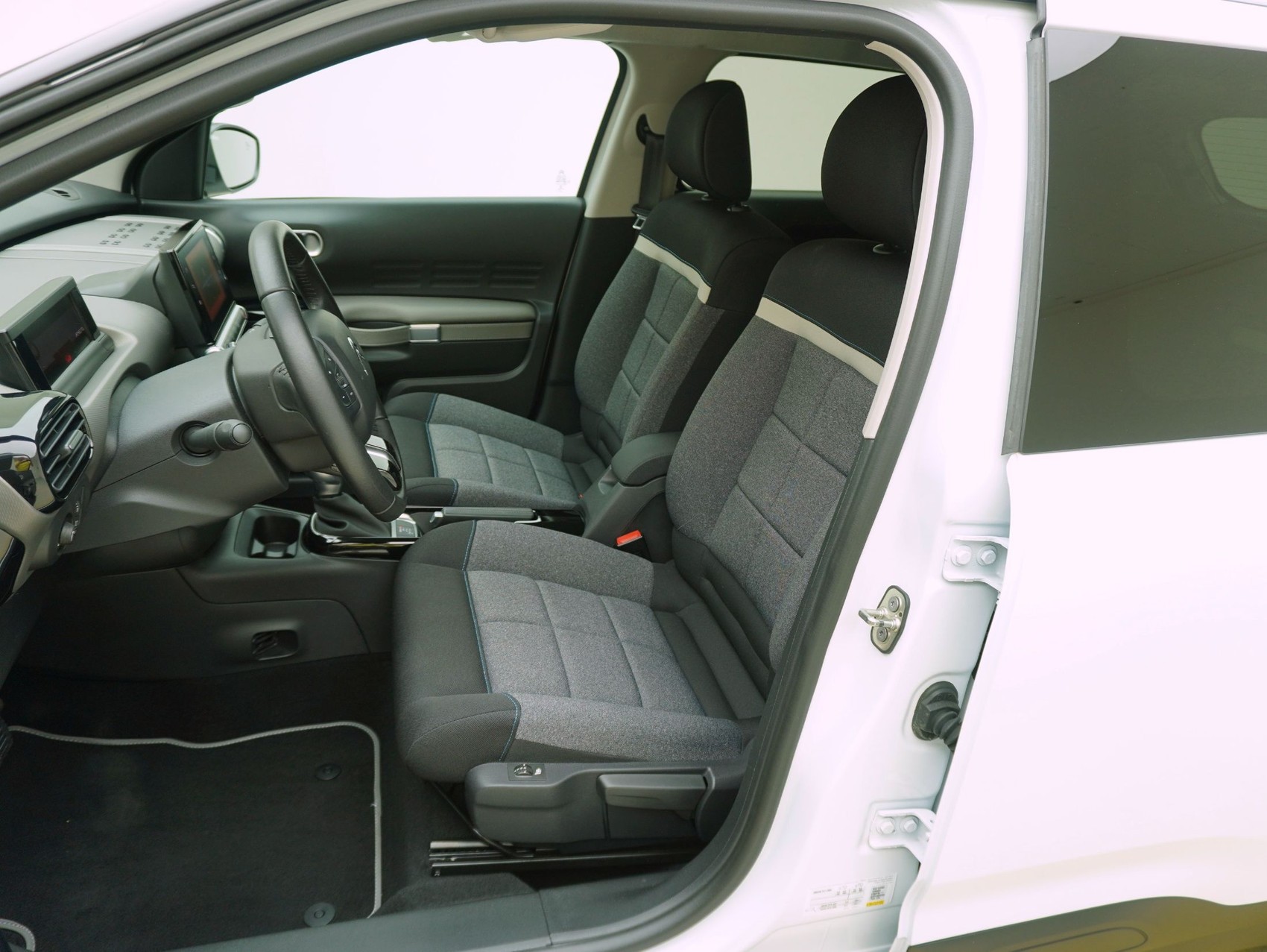 CITROEN C4 Cactus 1.2 PureTech Shine-image-8