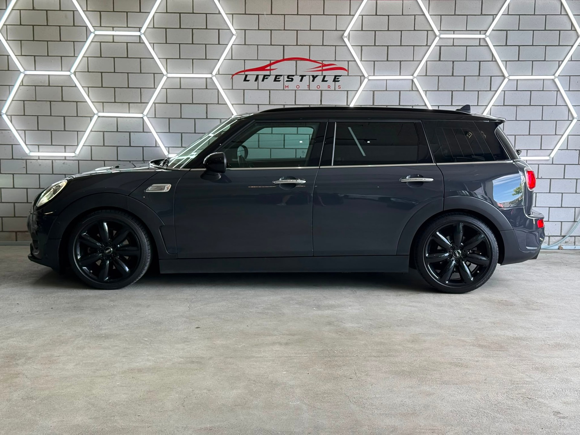 MINI Clubman Cooper S ALL4-image-1