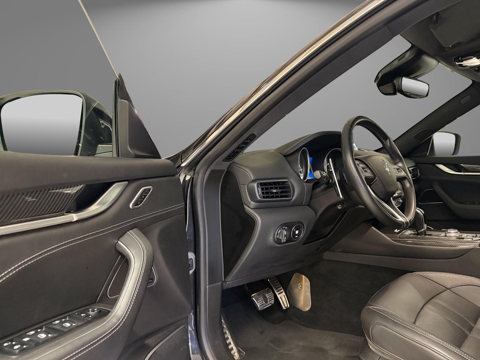 MASERATI Levante 3.0 V6 S GranSport-image-10