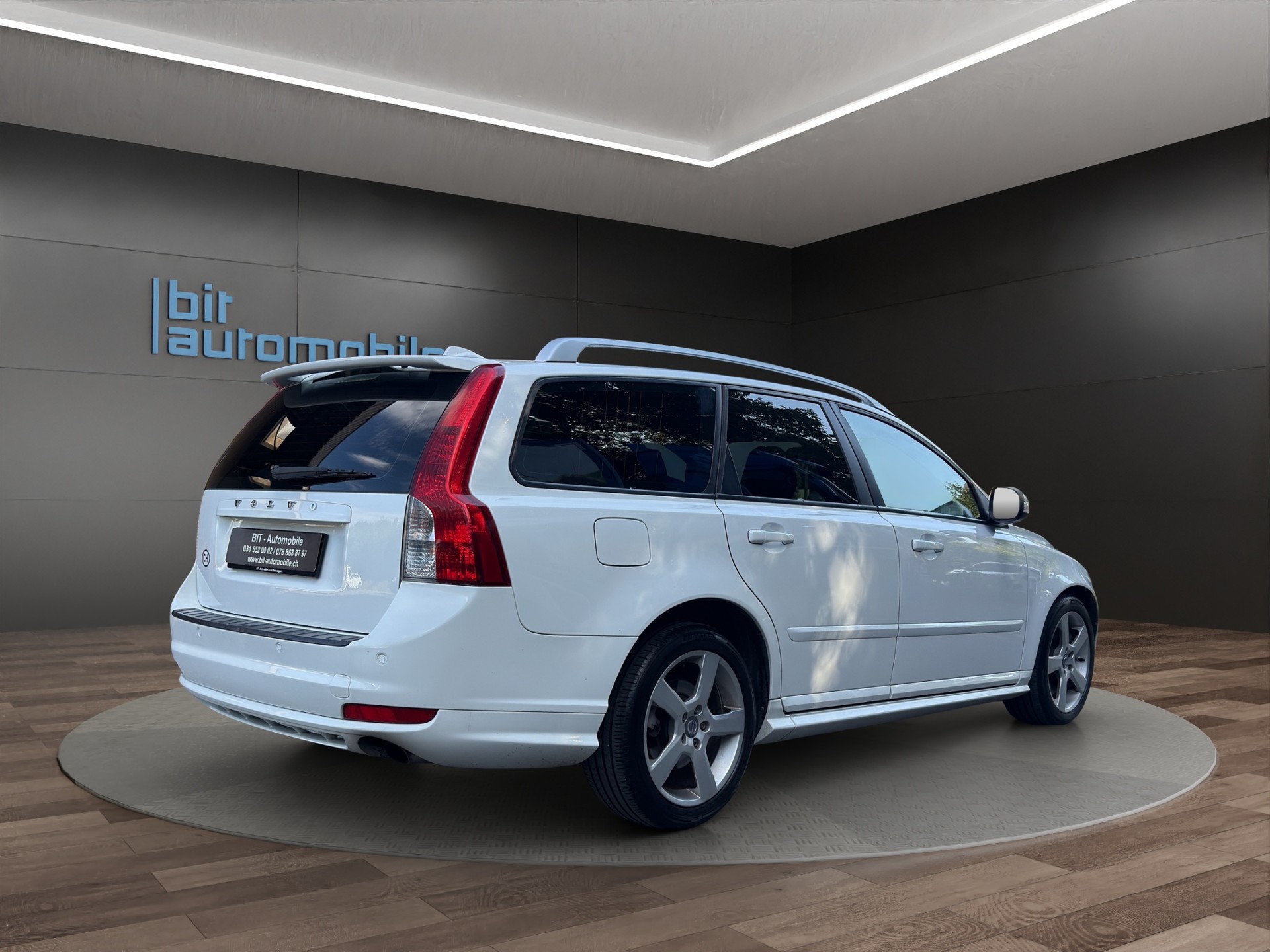 VOLVO V50 D4 R-Design Editon-image-7