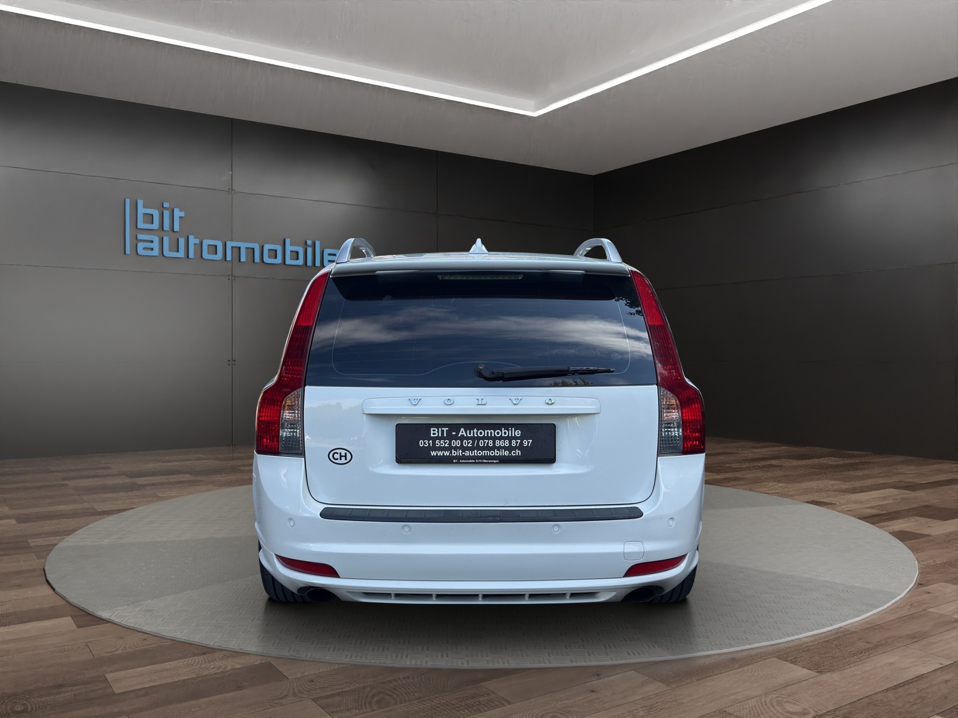VOLVO V50 D4 R-Design Editon-image-5