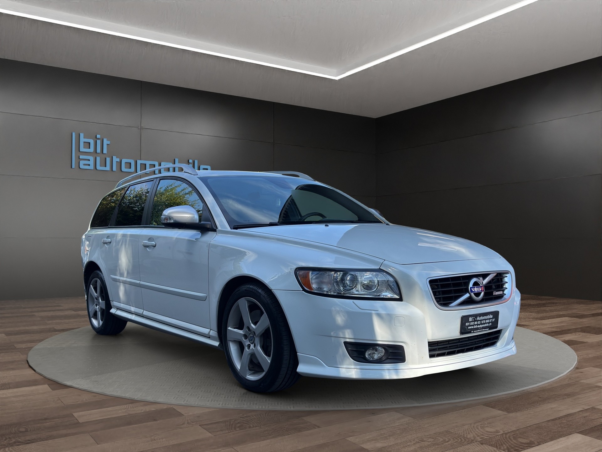 VOLVO V50 D4 R-Design Editon-image-9