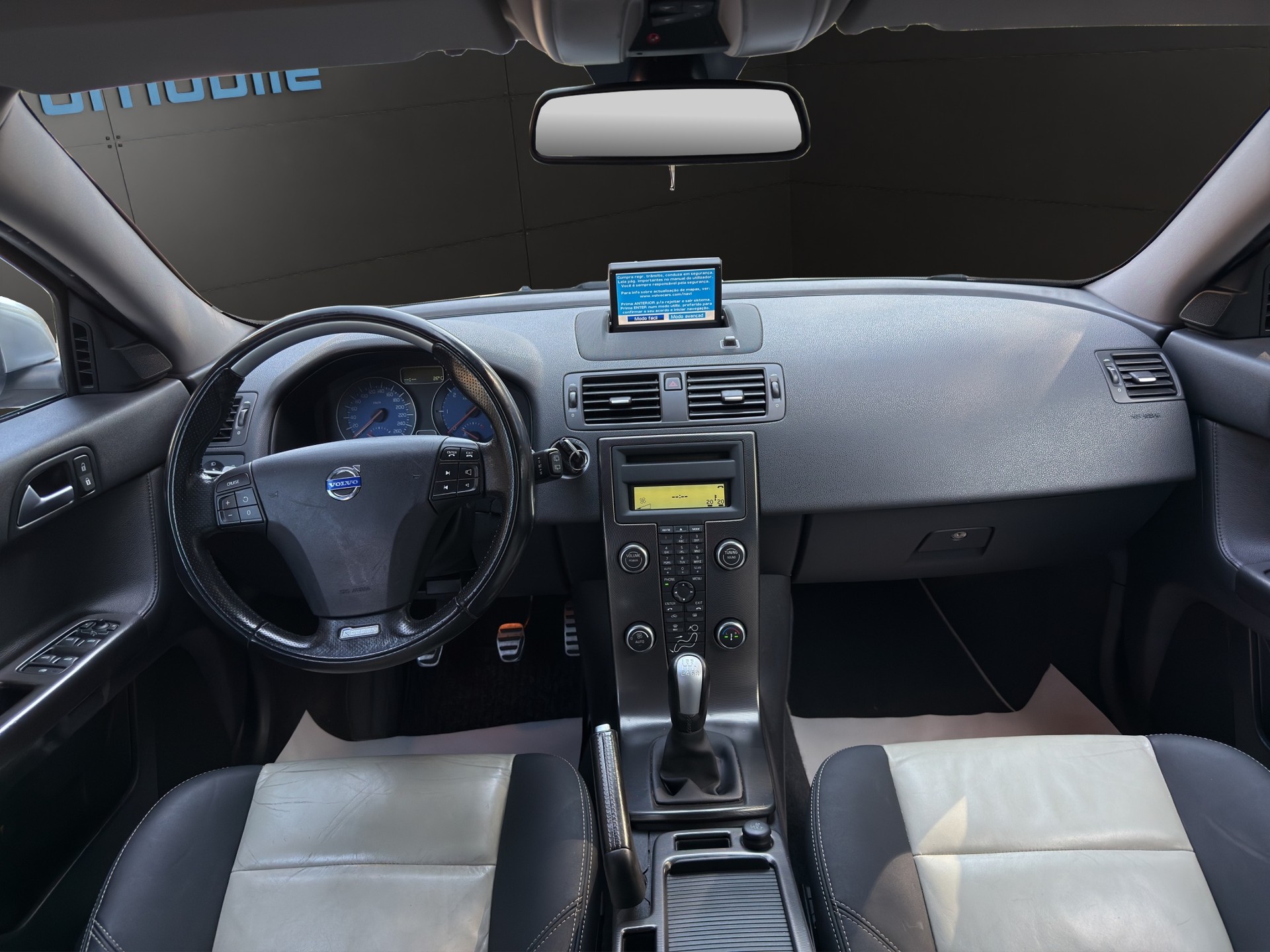 VOLVO V50 D4 R-Design Editon-image-3