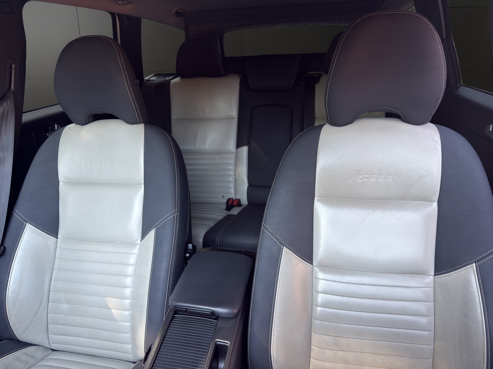 VOLVO V50 D4 R-Design Editon-image-12