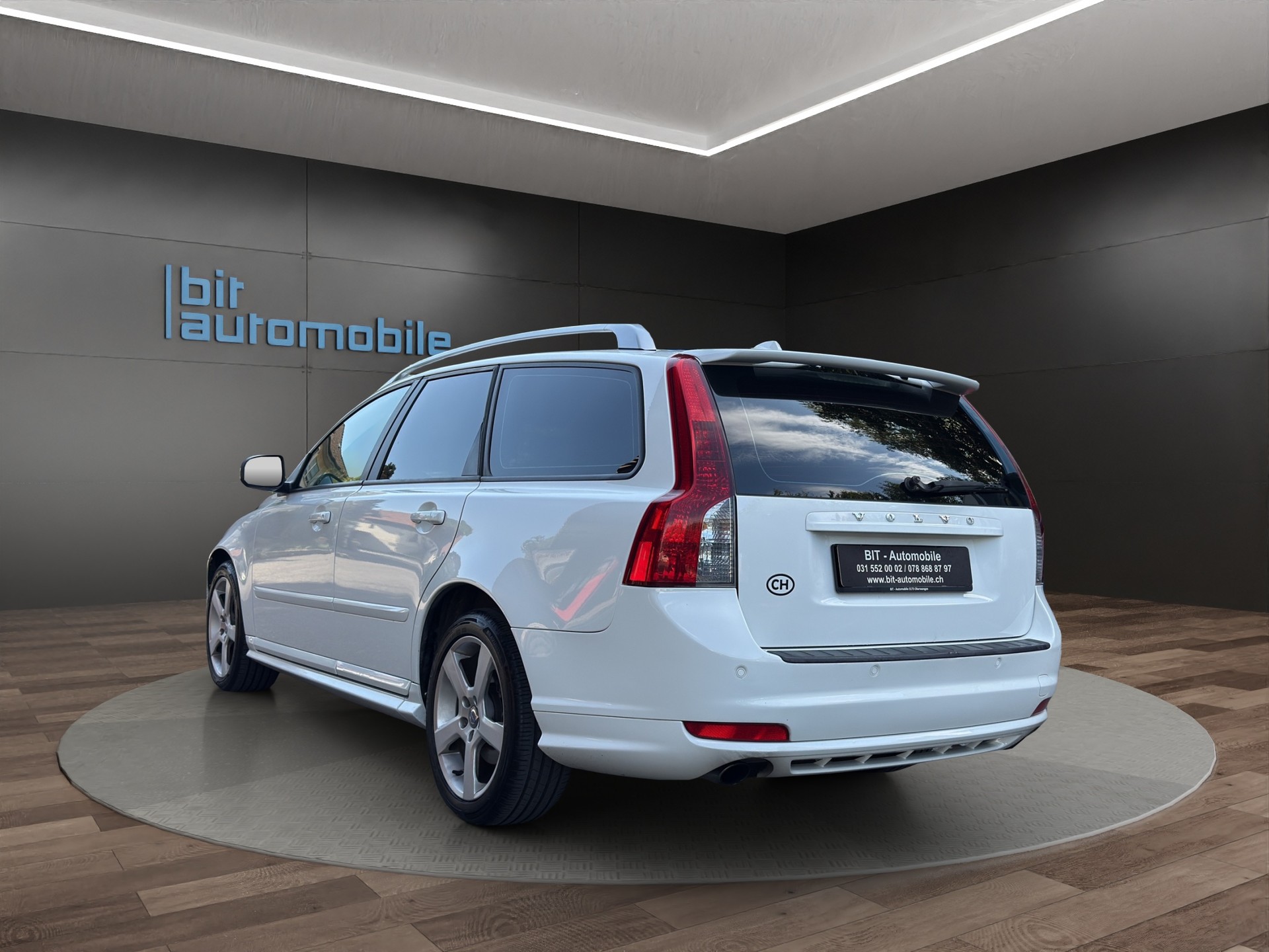 VOLVO V50 D4 R-Design Editon-image-4
