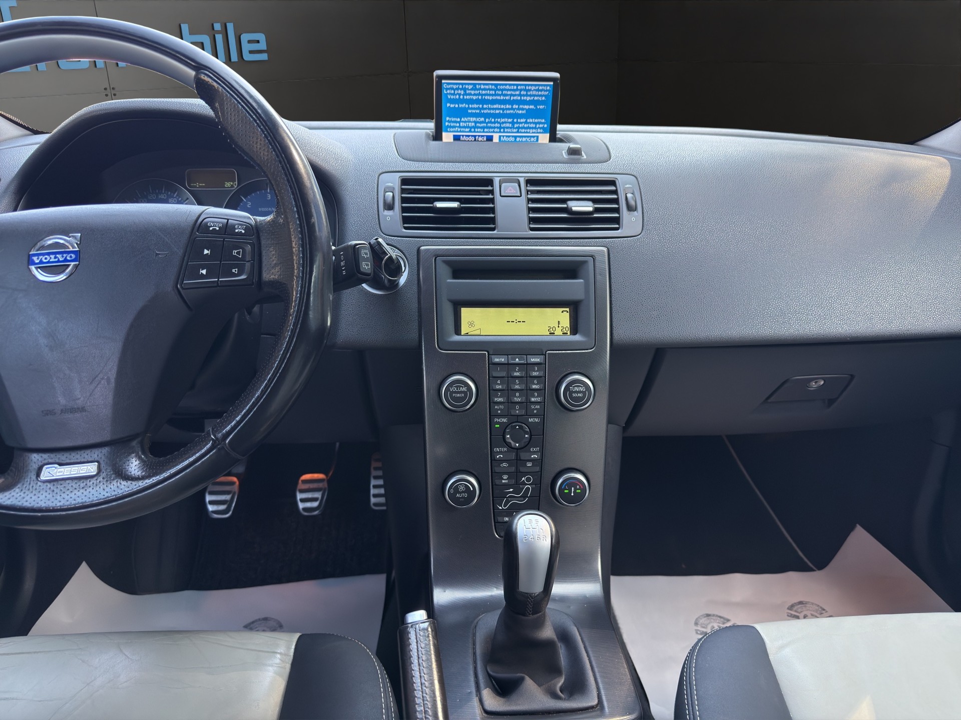 VOLVO V50 D4 R-Design Editon-image-15