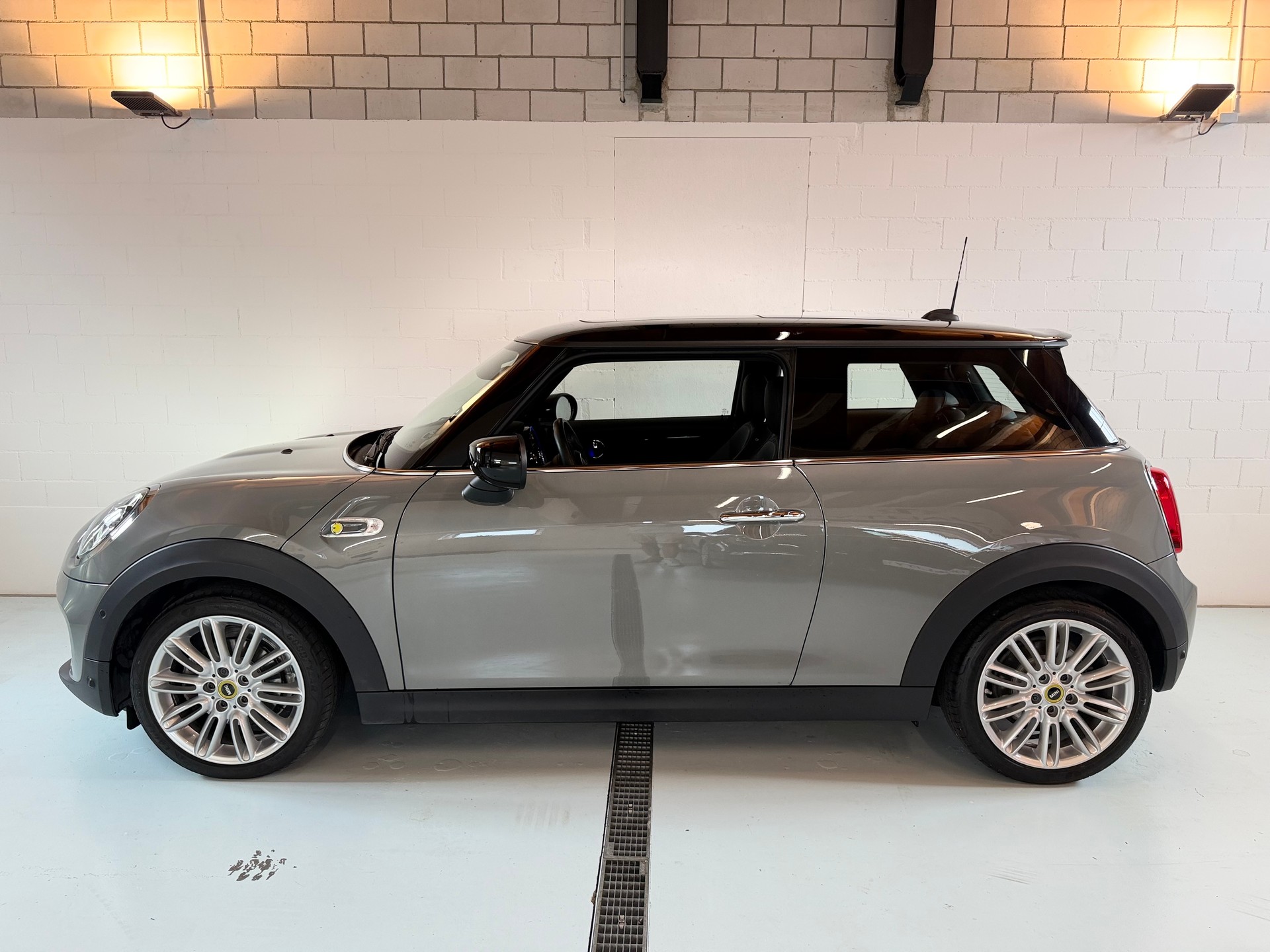 MINI Cooper SE-image-3
