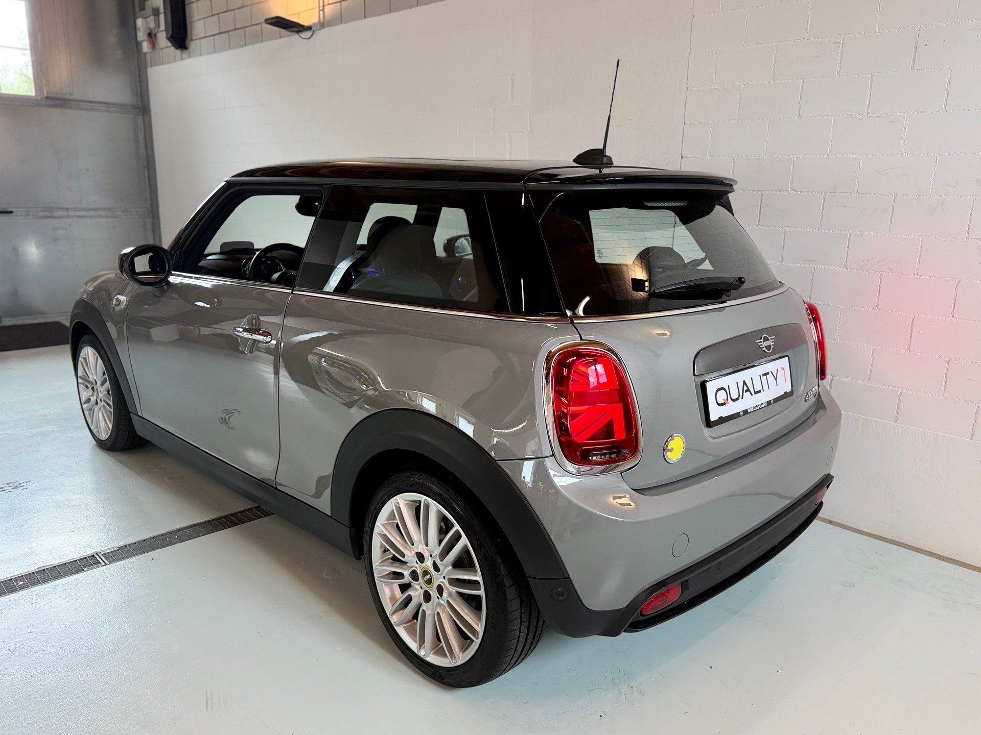 MINI Cooper SE-image-4