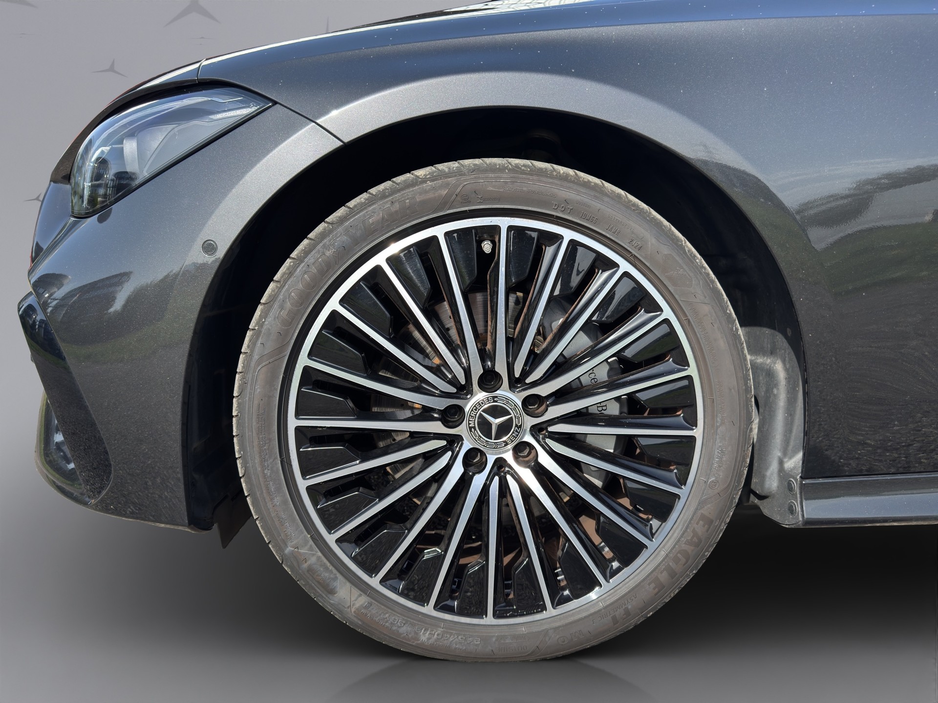 MERCEDES-BENZ CLE 200 AMG Line 4matic Coupé-image-2
