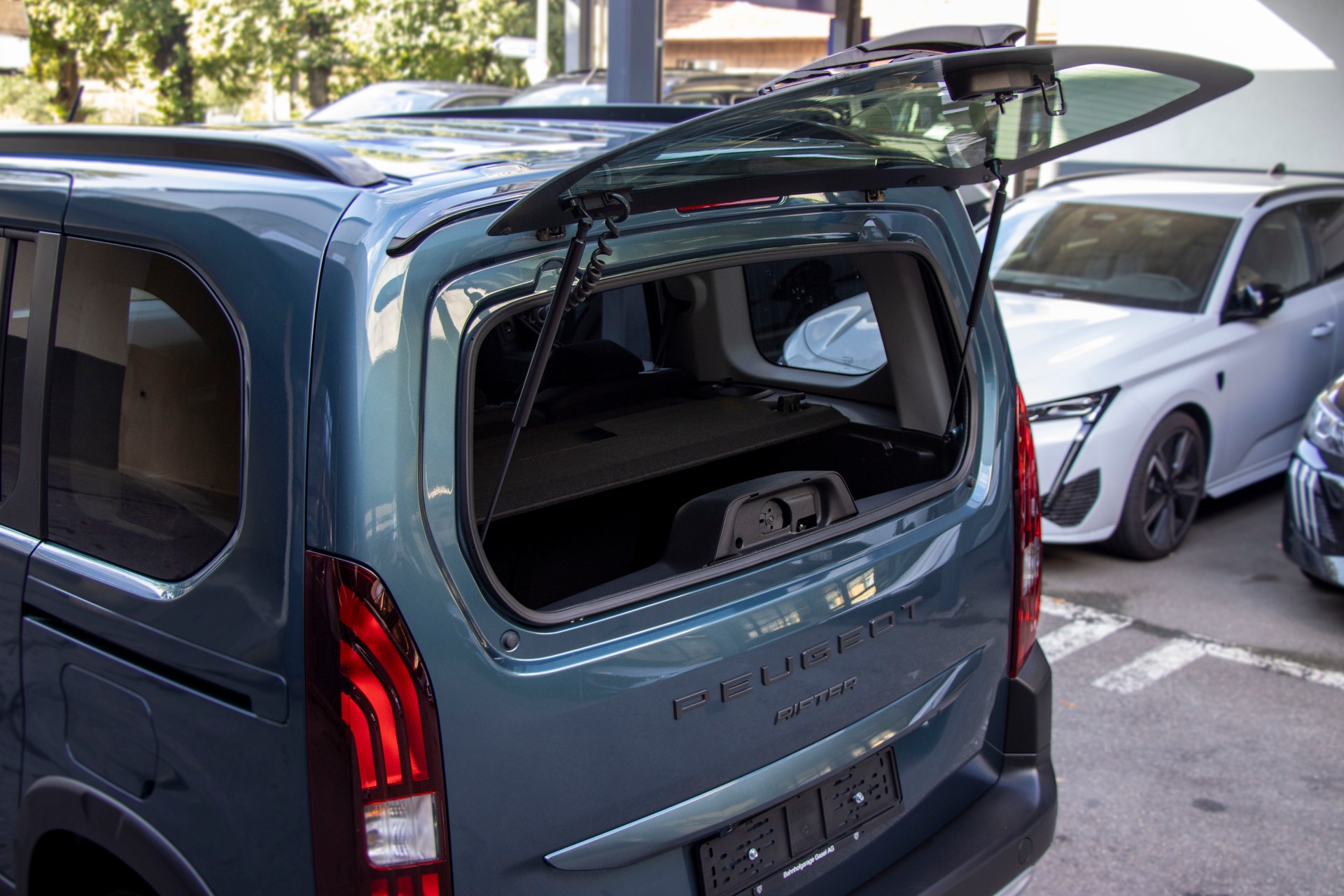 PEUGEOT Rifter 1.5 BlueHDi GT EAT8-image-4