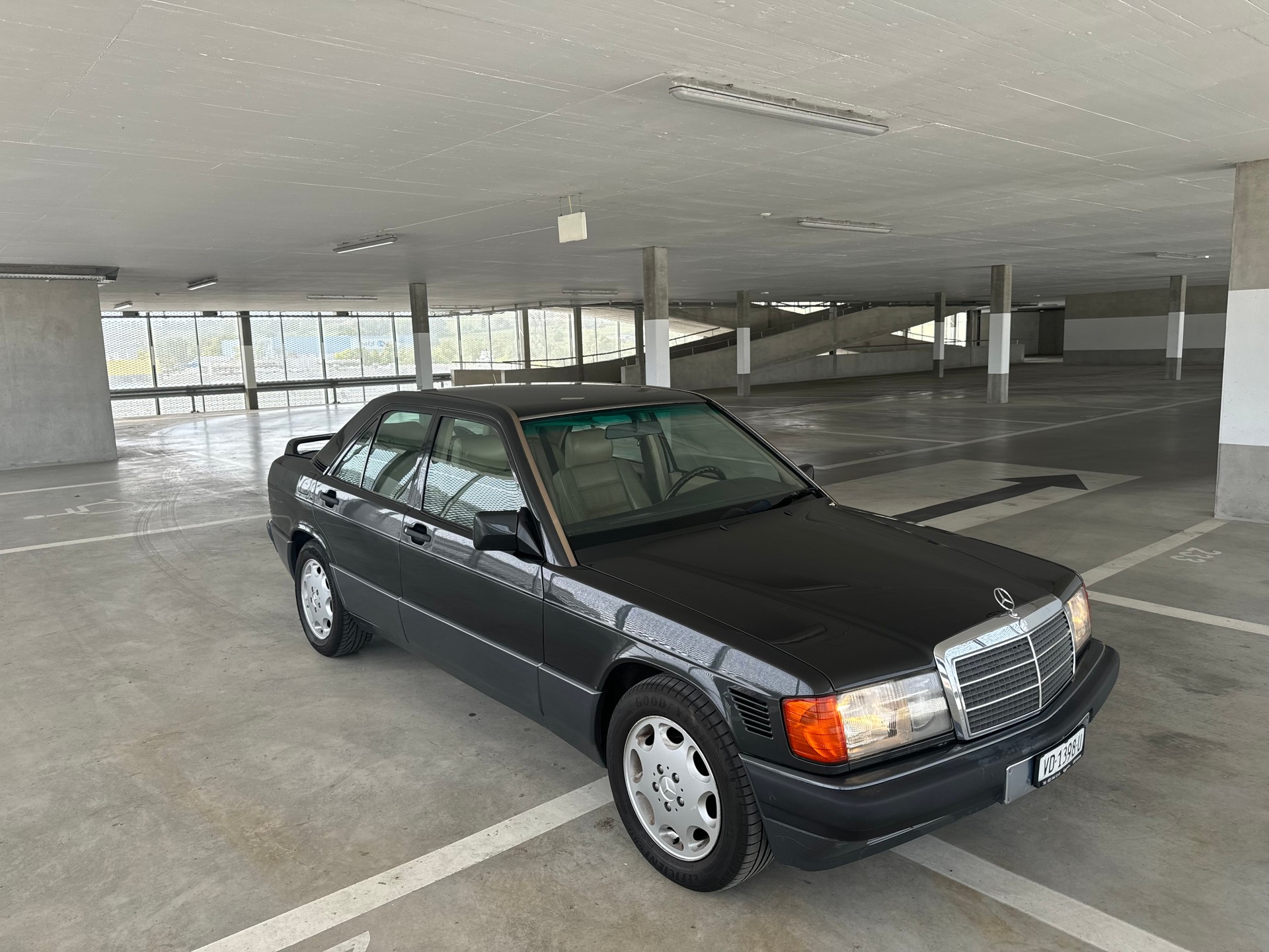 MERCEDES-BENZ 190 D 2.5 Turbo-image-0