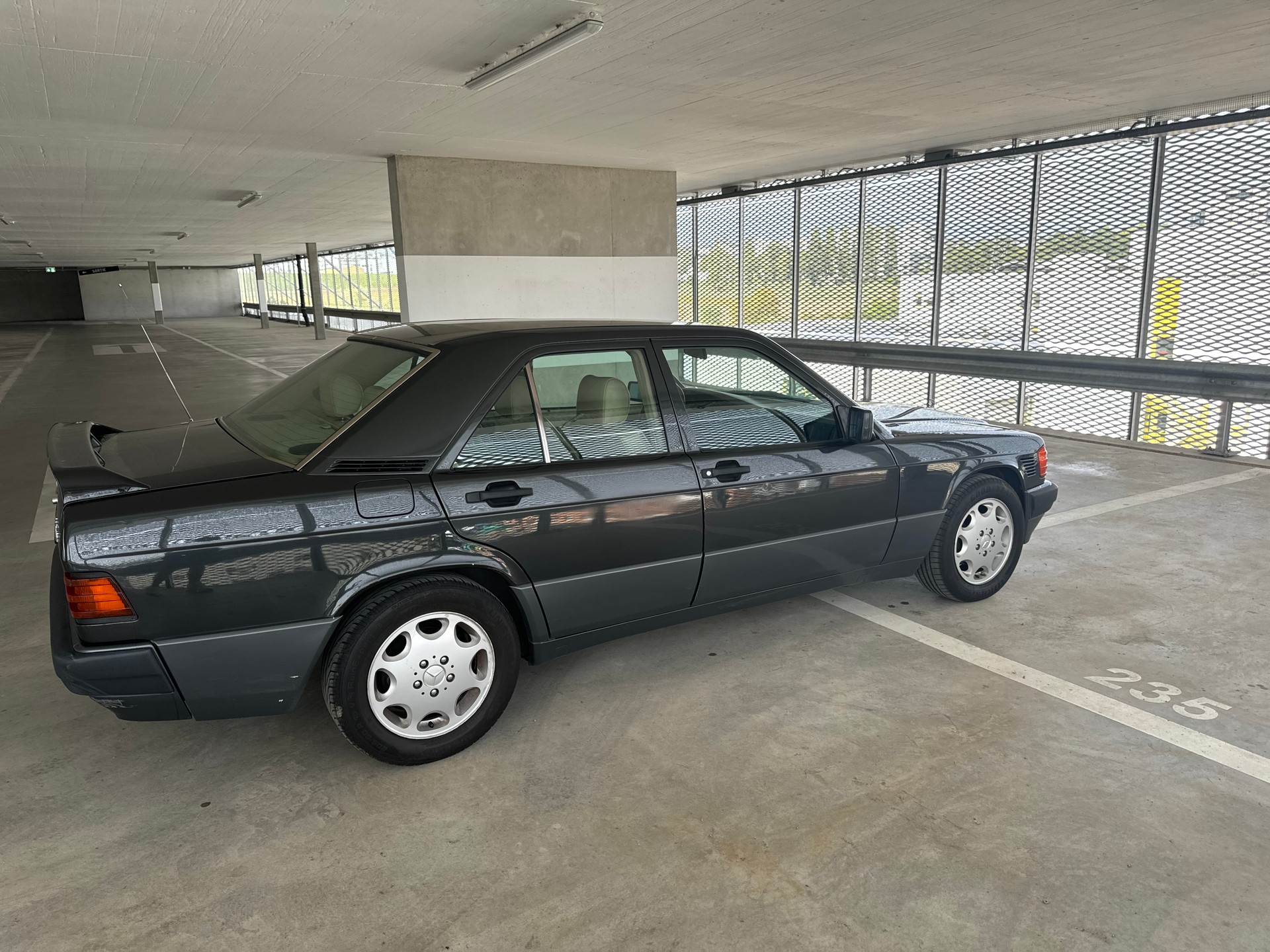 MERCEDES-BENZ 190 D 2.5 Turbo-image-3