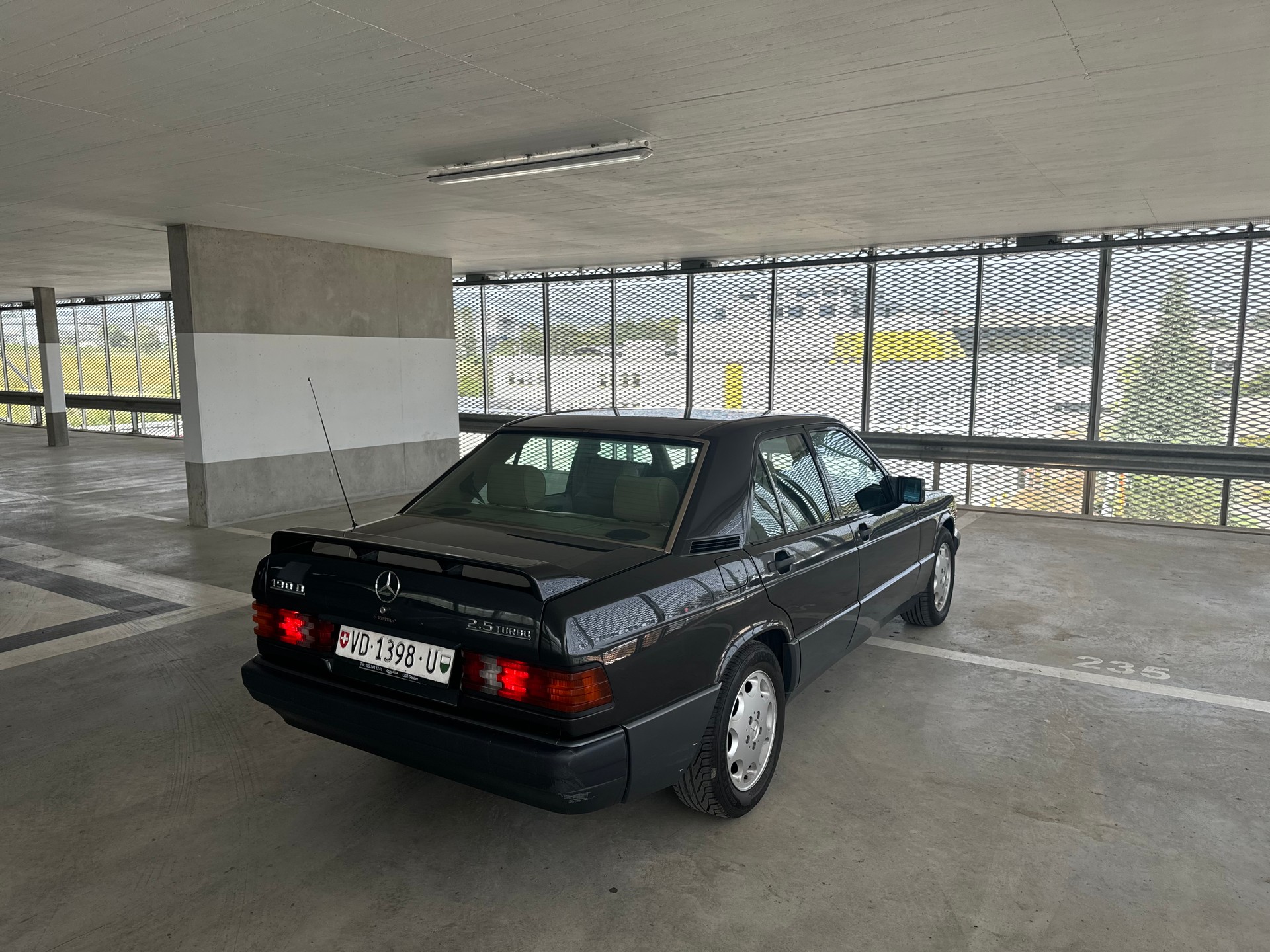 MERCEDES-BENZ 190 D 2.5 Turbo-image-7