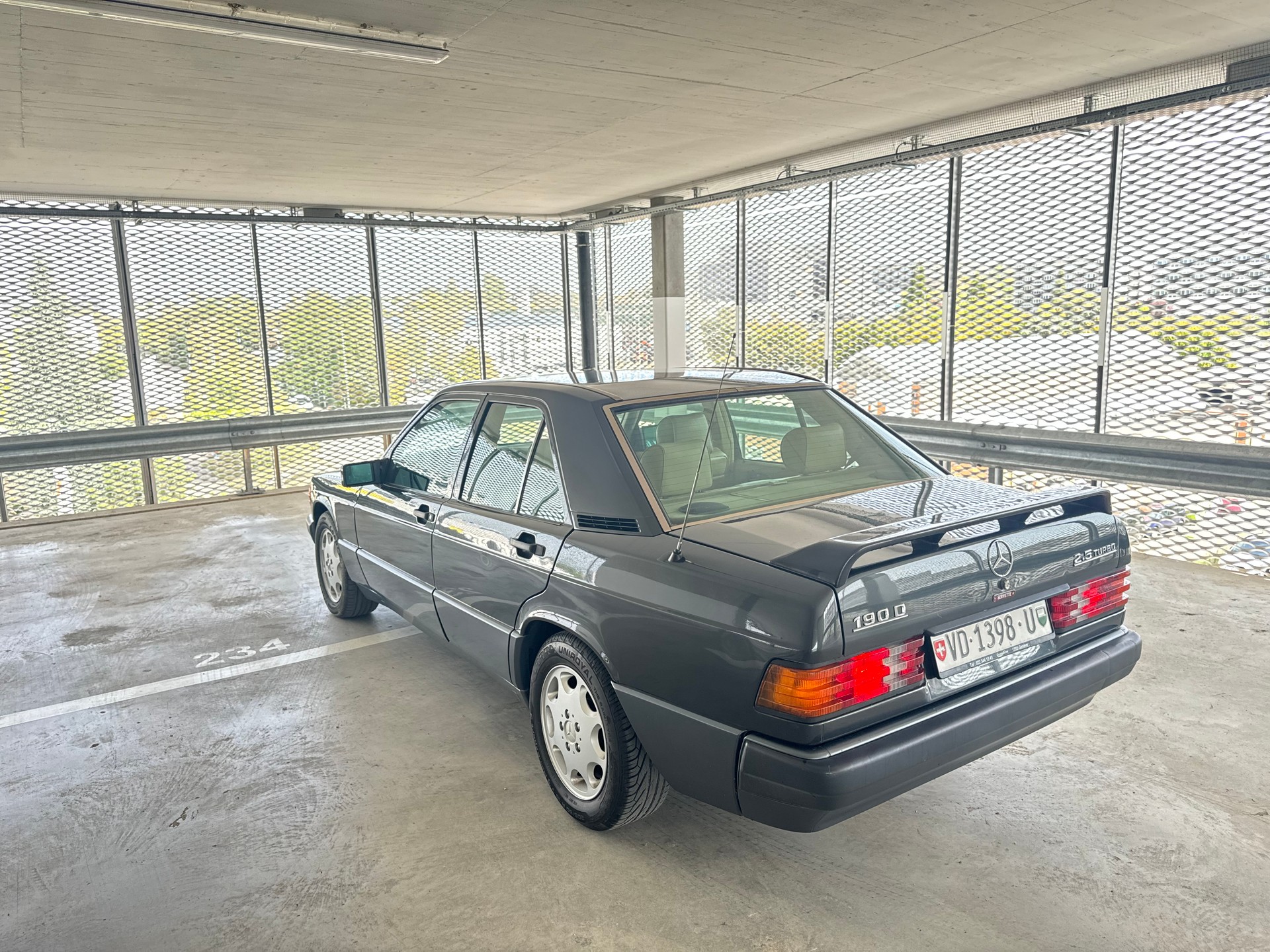 MERCEDES-BENZ 190 D 2.5 Turbo-image-5