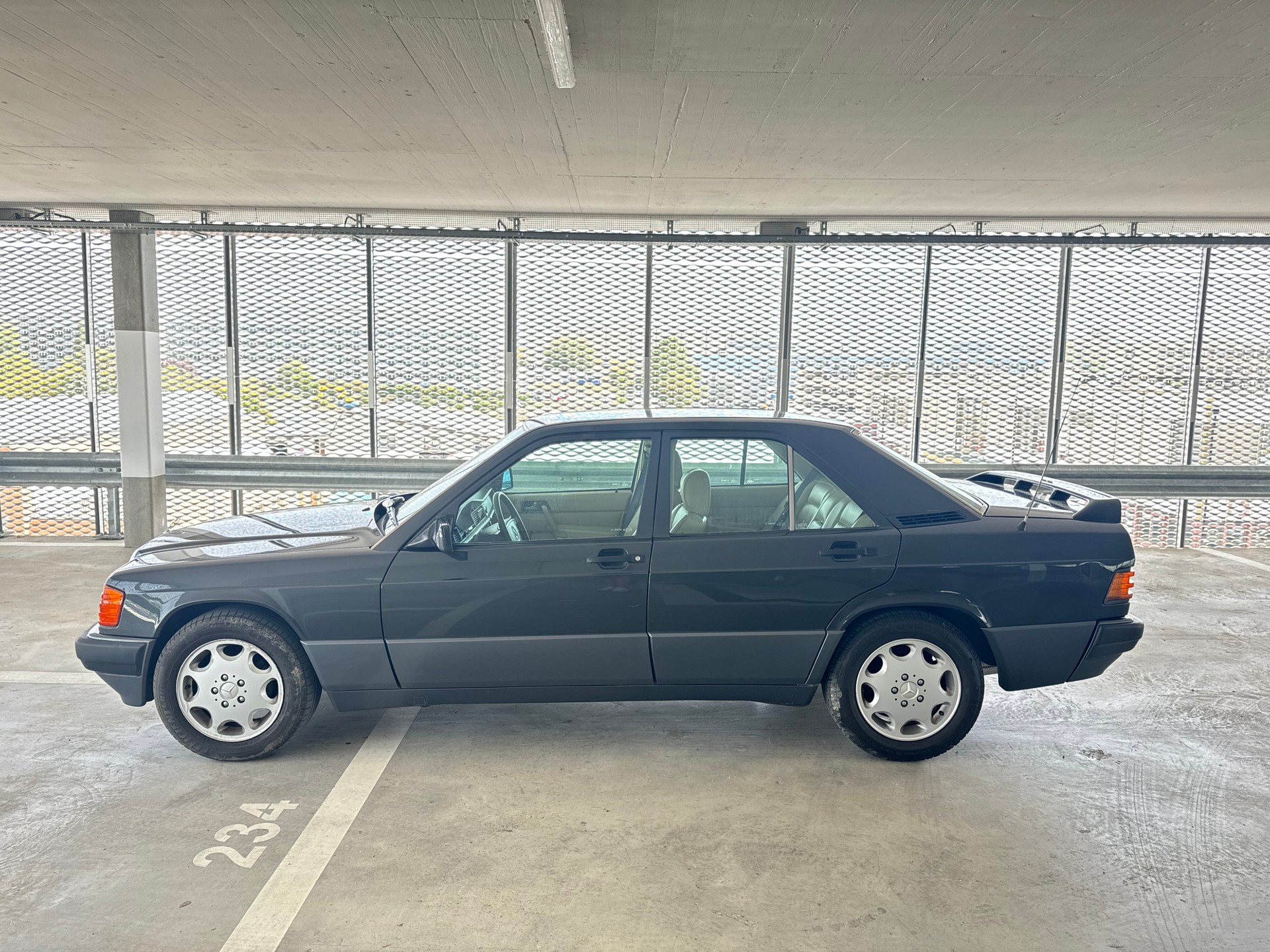 MERCEDES-BENZ 190 D 2.5 Turbo-image-4