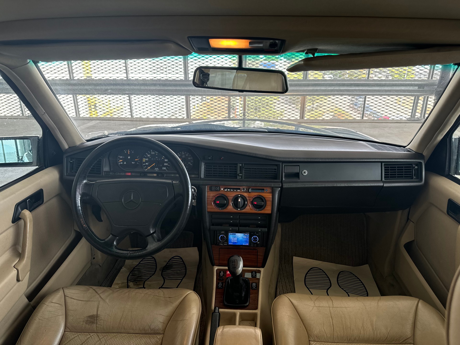 MERCEDES-BENZ 190 D 2.5 Turbo-image-15