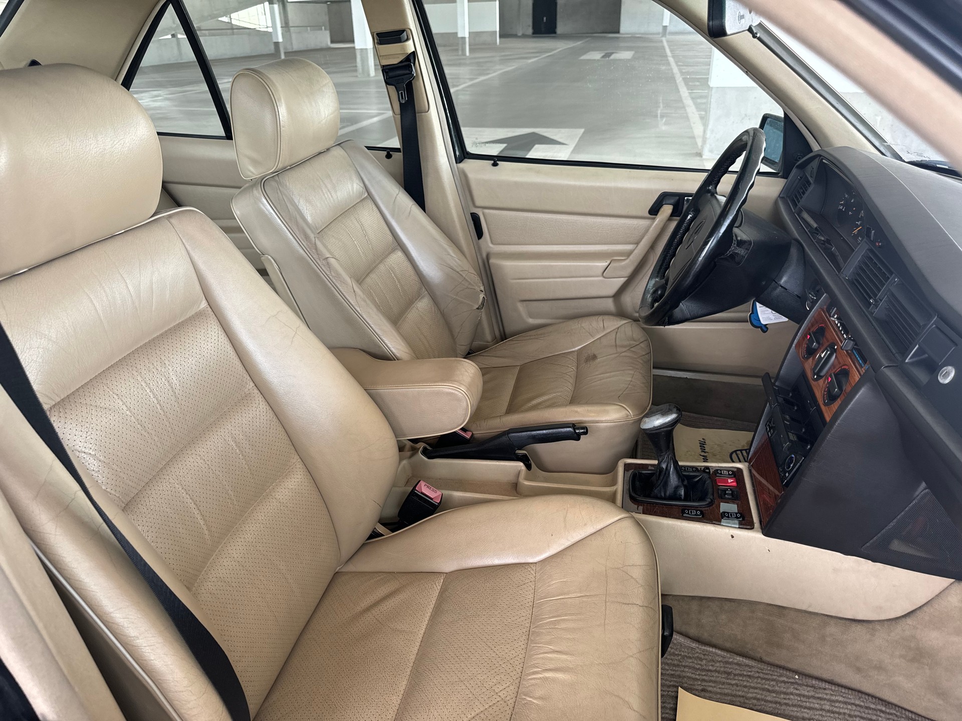 MERCEDES-BENZ 190 D 2.5 Turbo-image-11